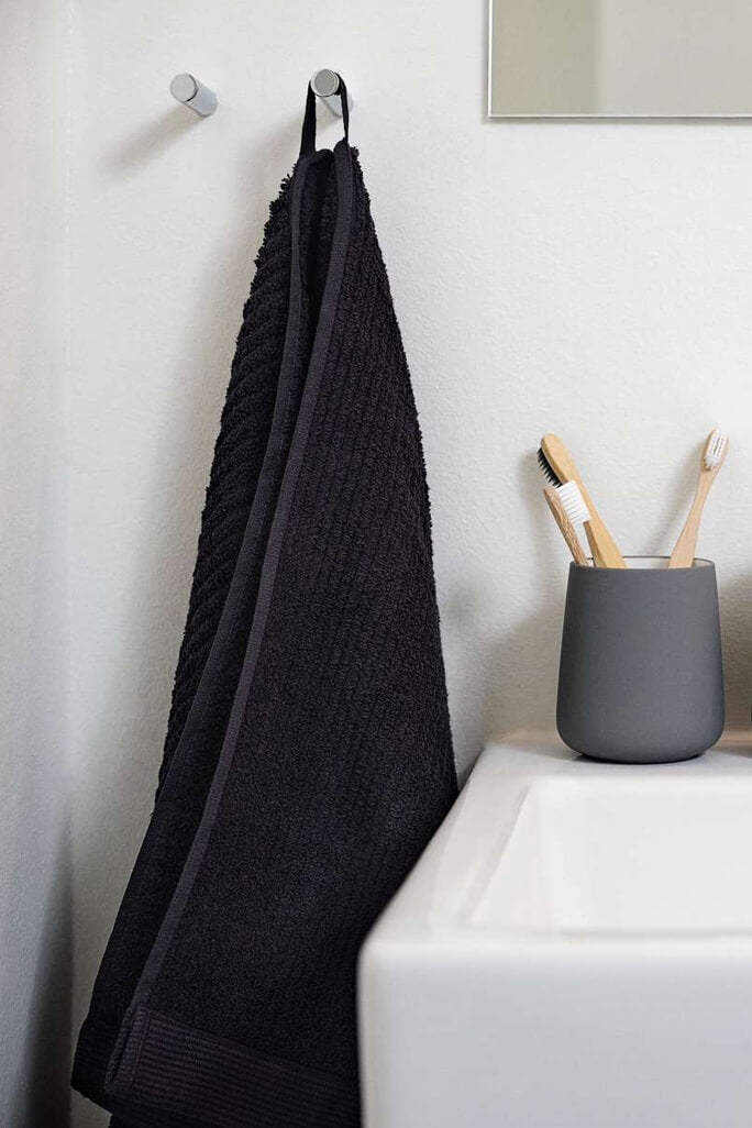 Zone Classic Towel Balck 70 x 140 cm | Zone Denmark | Home of Solinfo