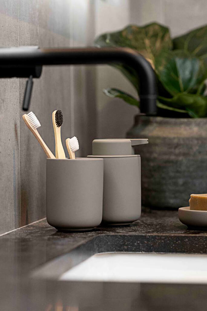 Ume Toothbrush Mug Taupe | Zone Denmark | Home of Solinfo