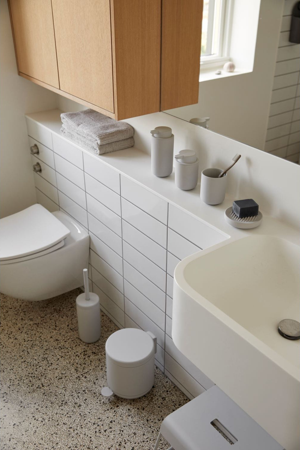 Zone Ume Toothbrush Mug Soft Grey | Zone Denmark | Home of Solinfo
