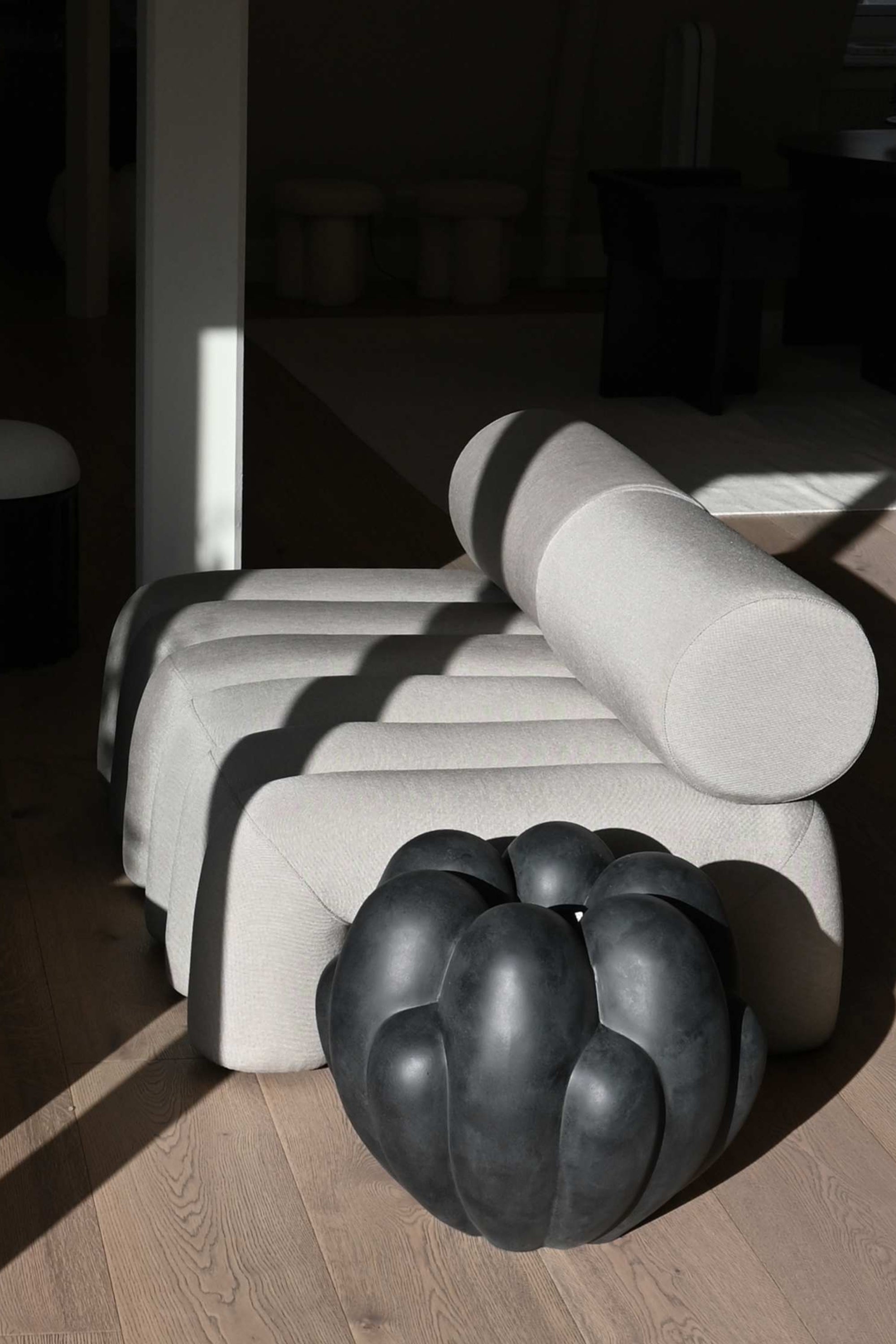 Bloom black big vase