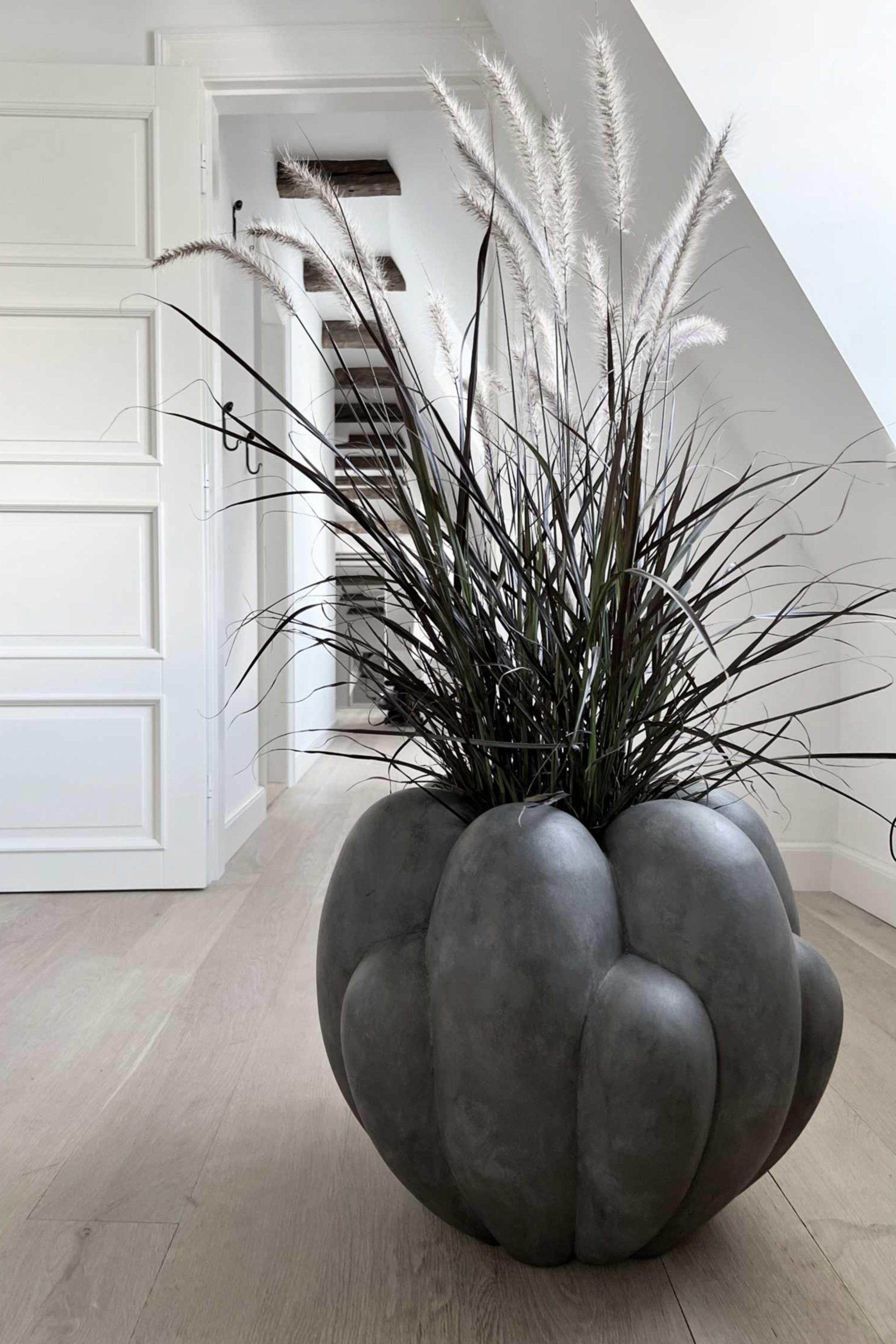 Bloom dark grey big vase