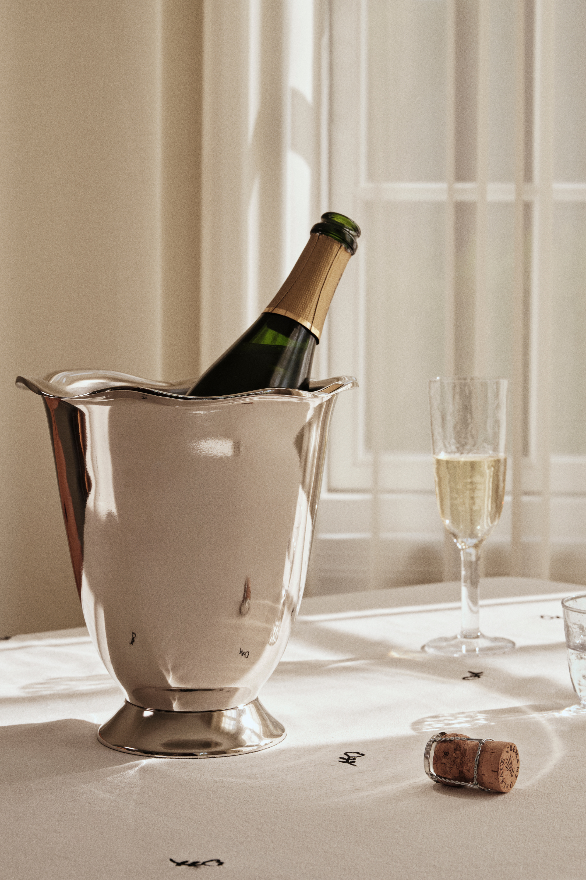 Beatrice Wine bucket