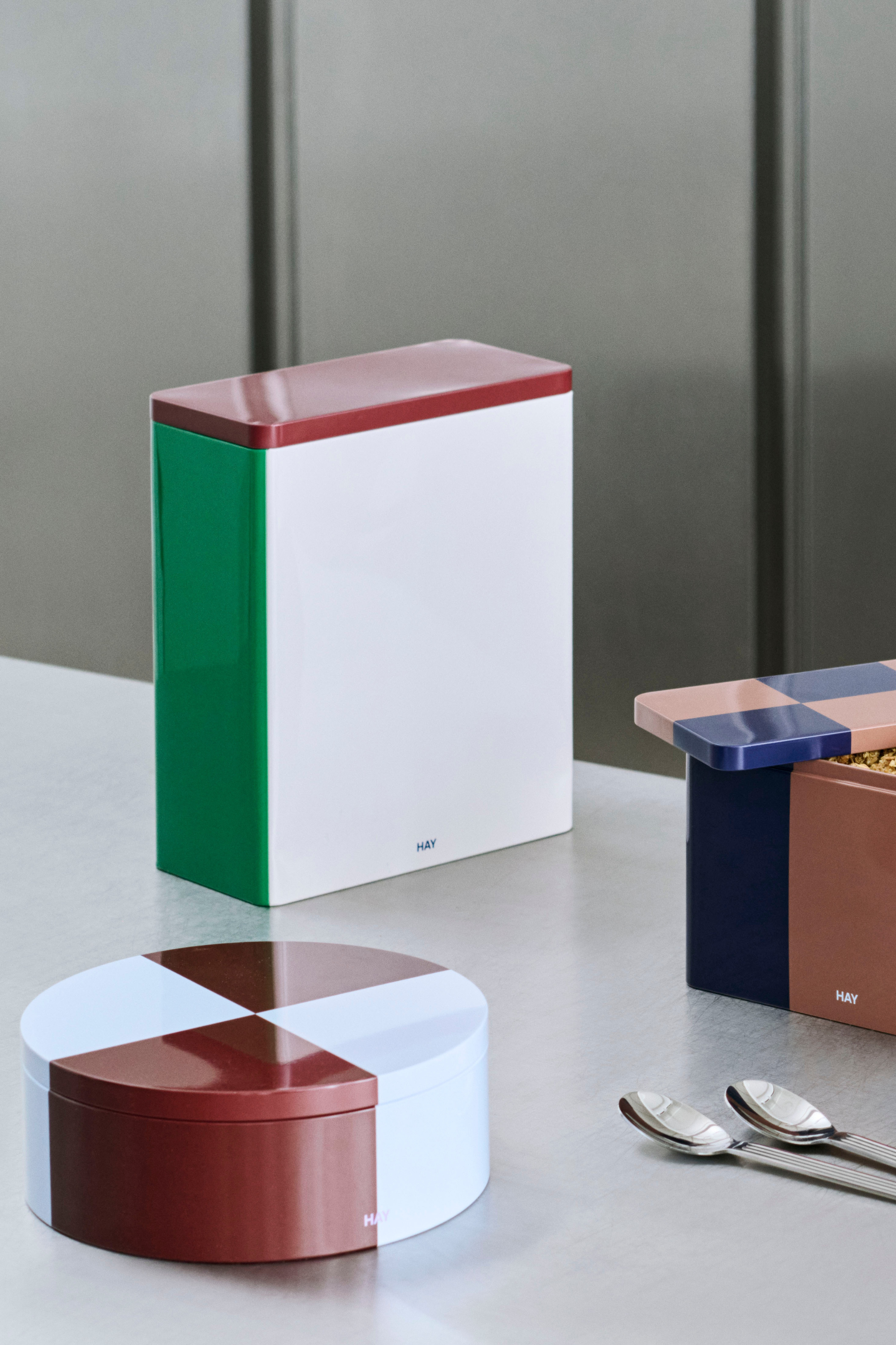 Tin Offwhite, Dark Red And Green Box XL