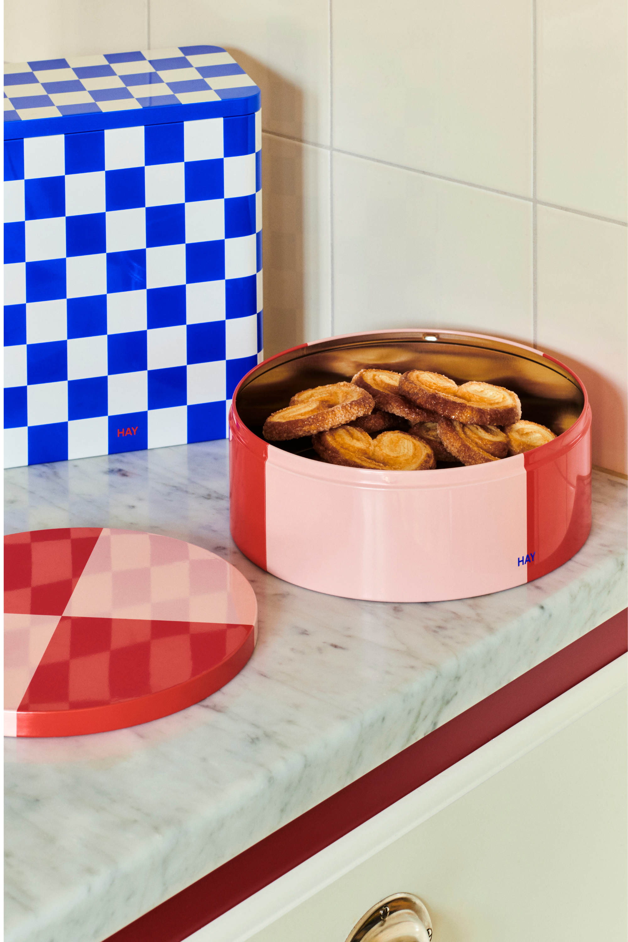 Tin Round Red And Soft Pink Box