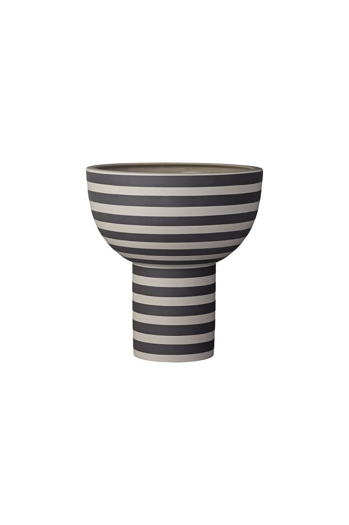 Varia sculptural vase, ash | AYTM | Home of Solinfo