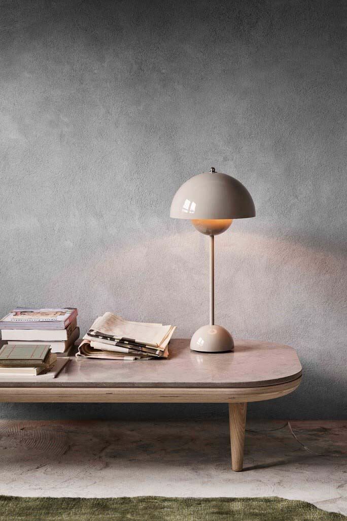 VP3 Flowerpot table lamp, grey beige | &Tradition | Home of Solinfo