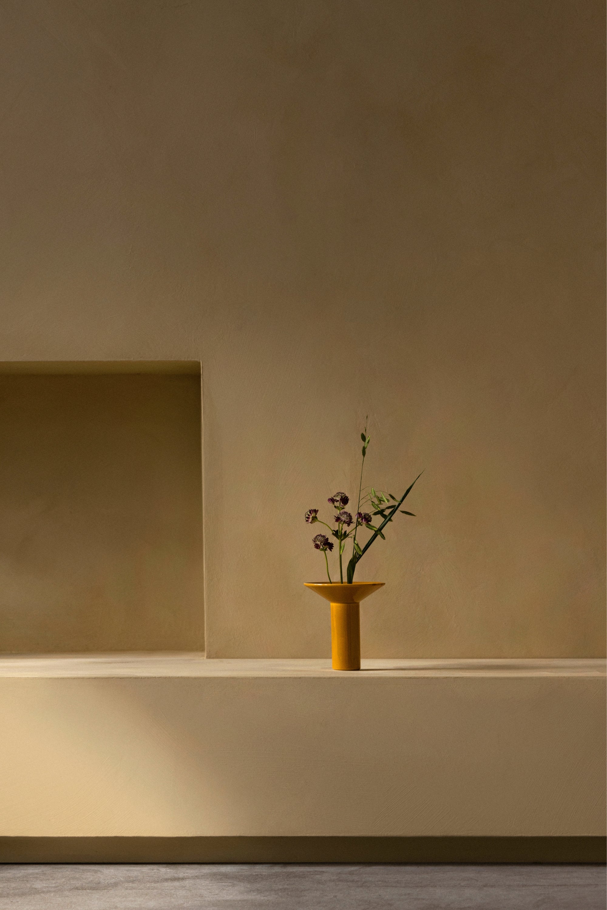 Hana ochre vase