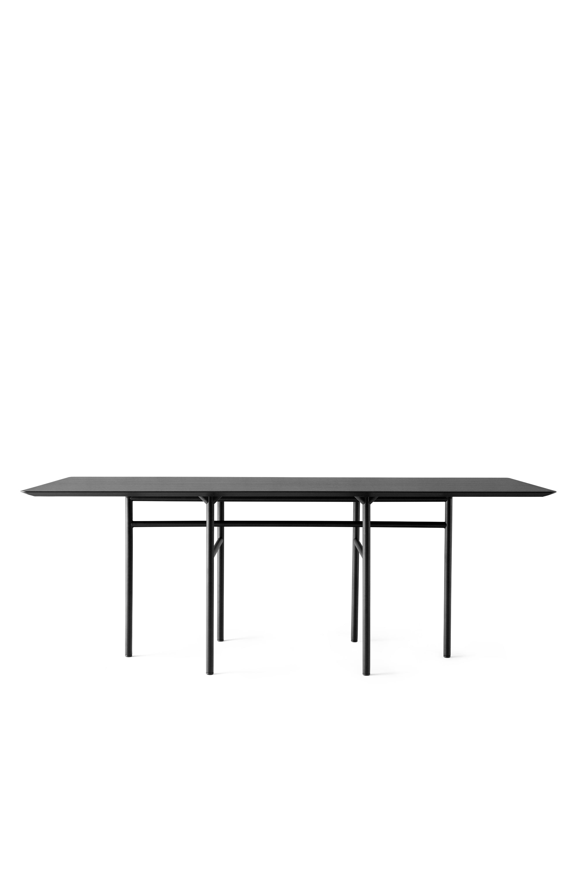 Snaregade dining table