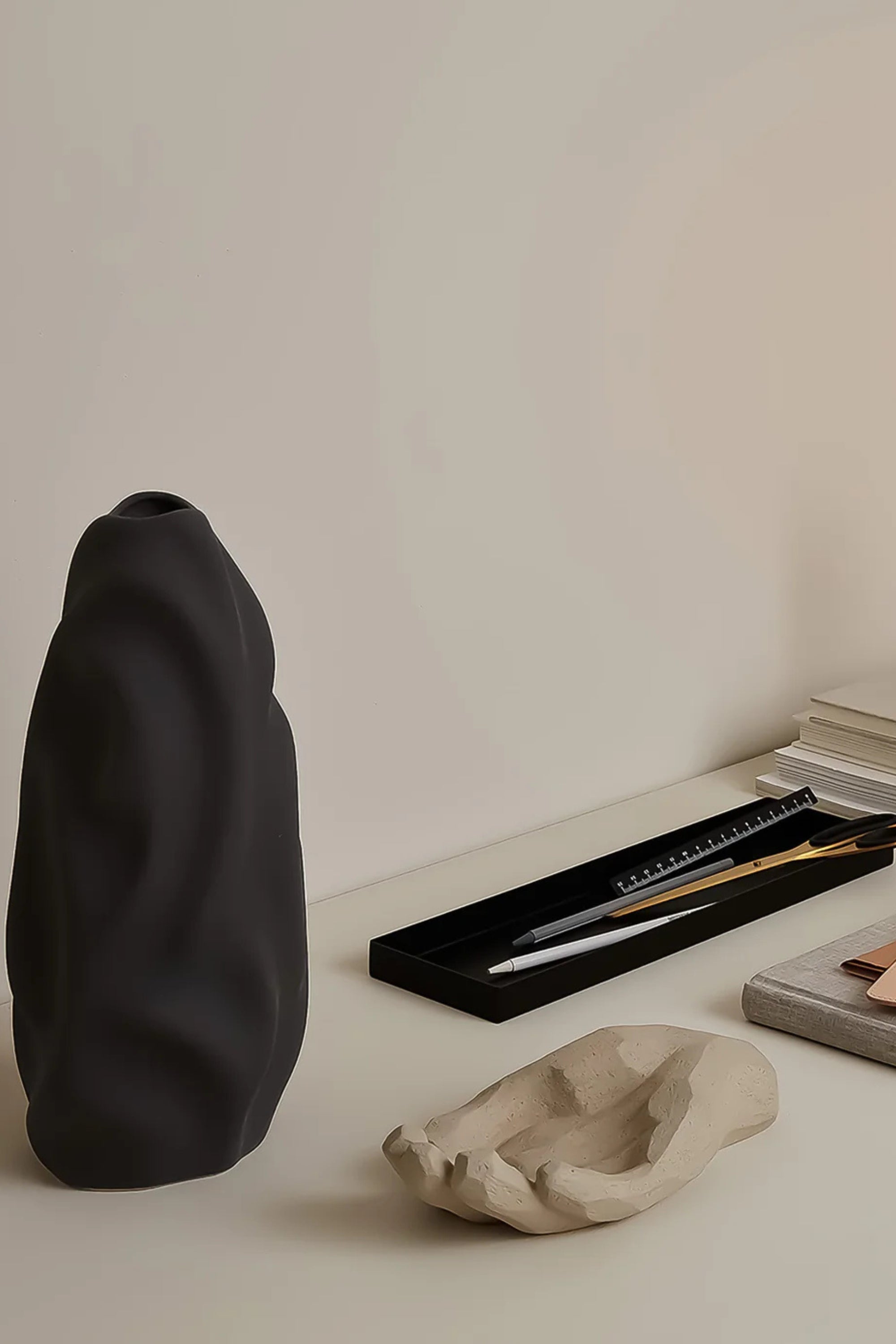 Black tray