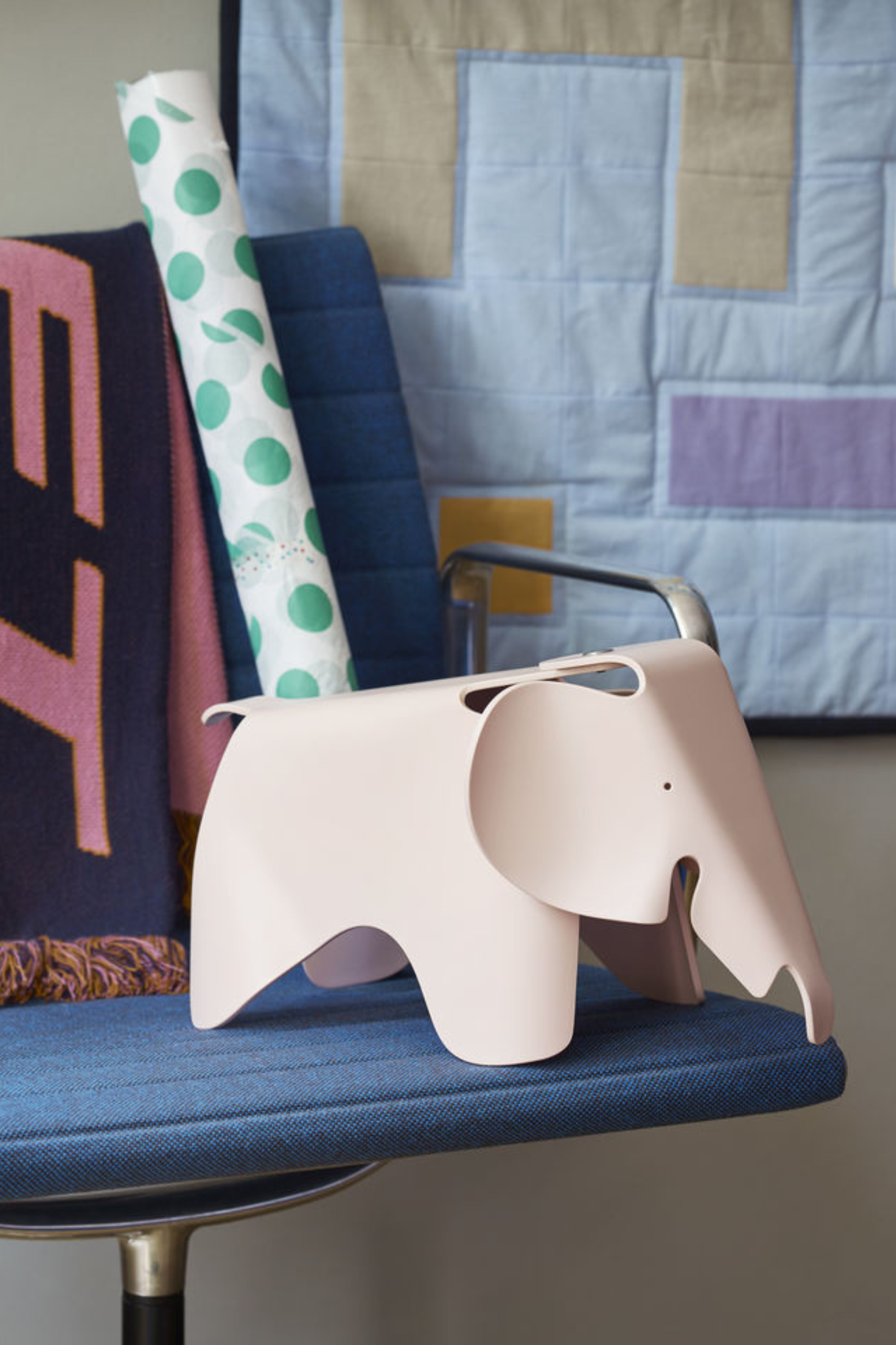 Eames kicsi rózsaszín elefánt