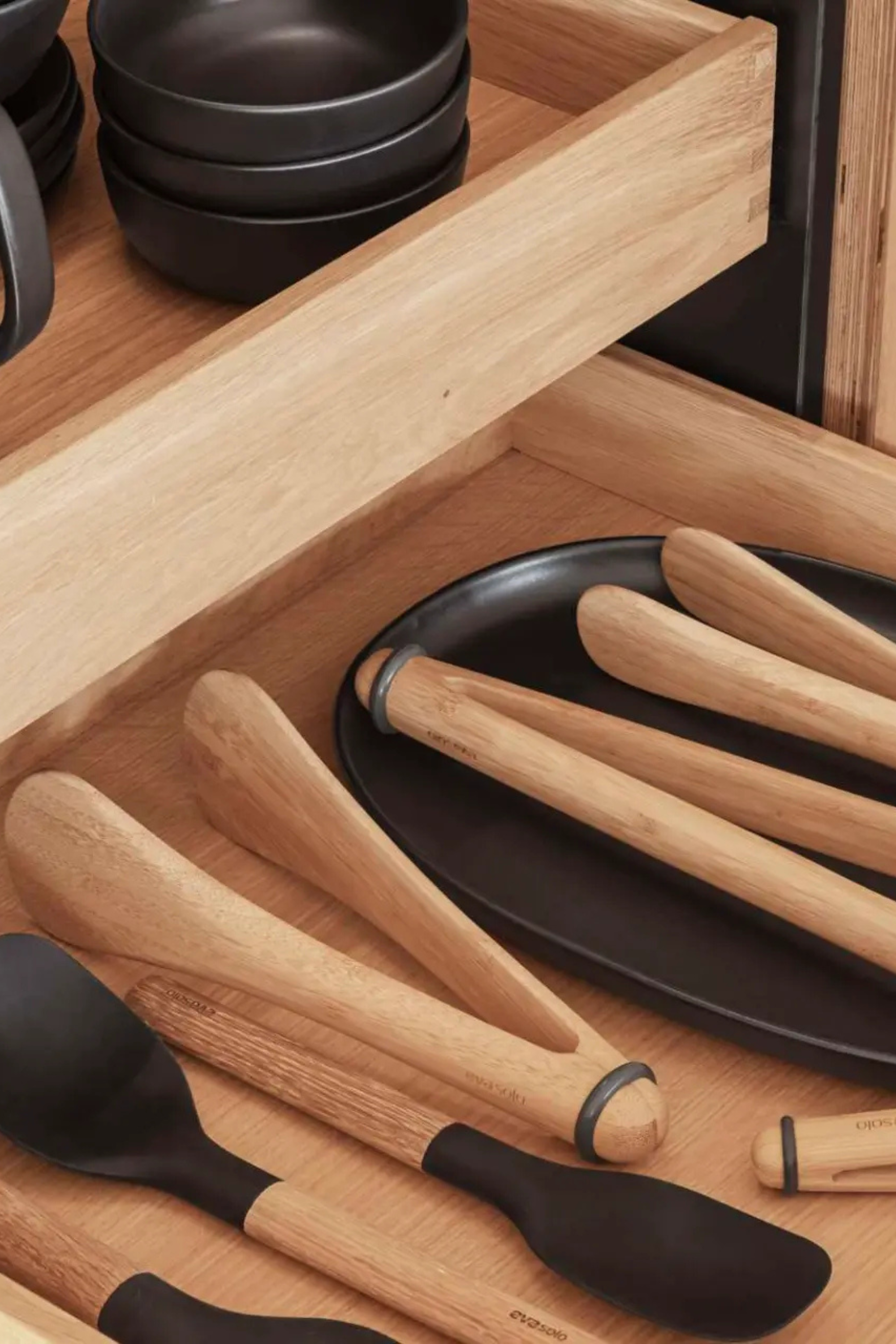 Nordic kitchen serving tongs