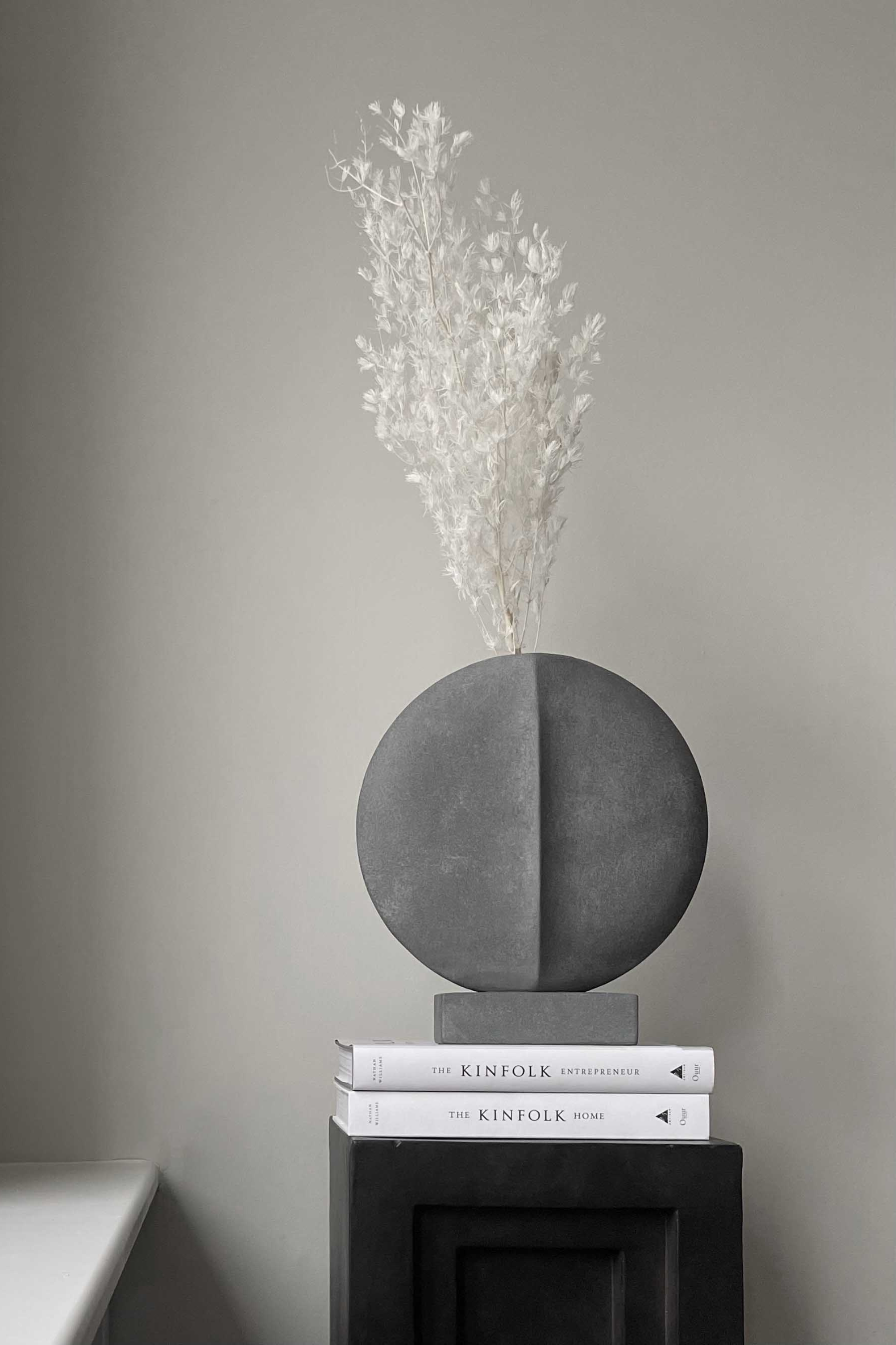 Guggenheim váza, mini, sötétszürke