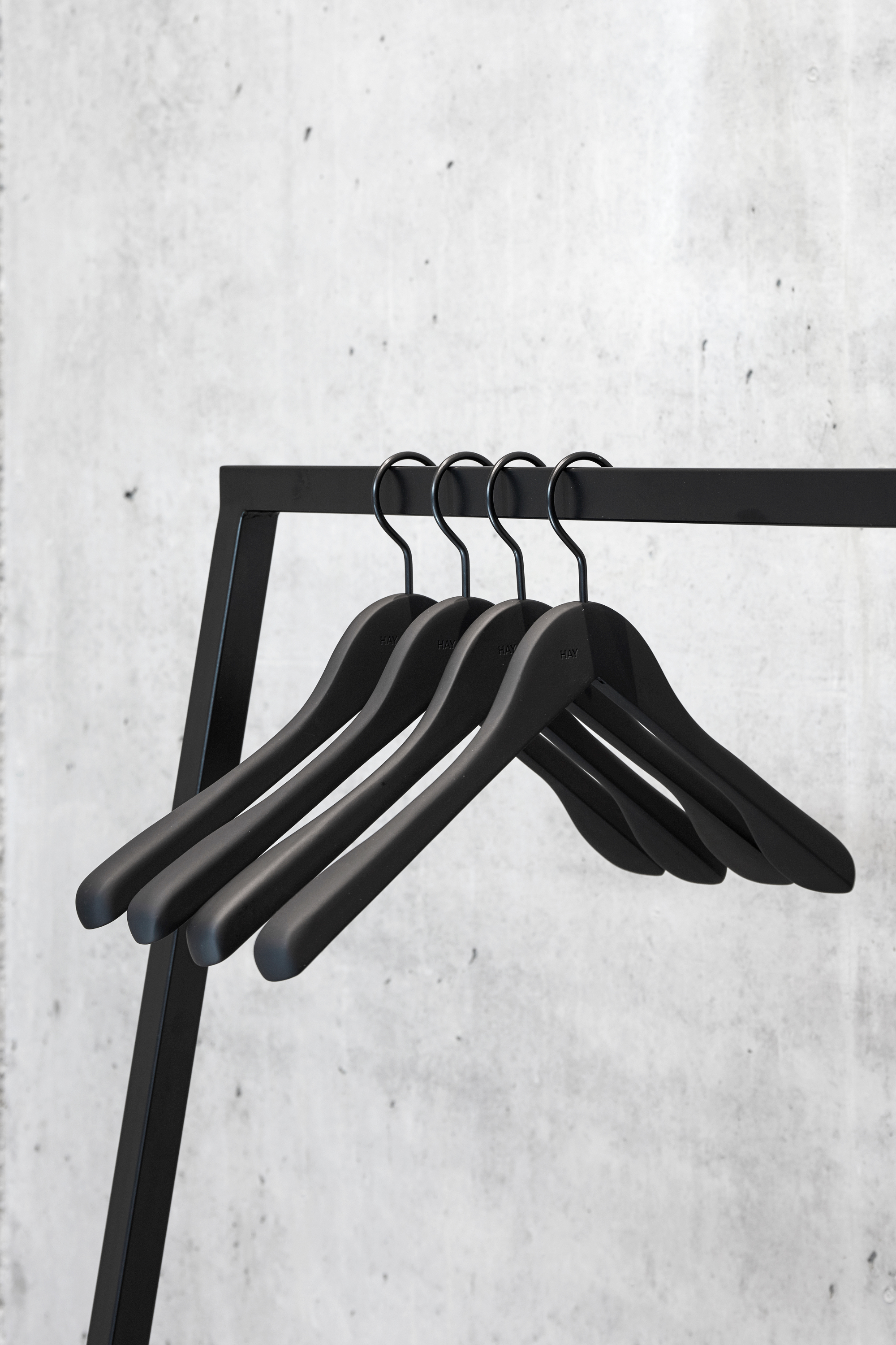 Soft széles vállfa szett fekete