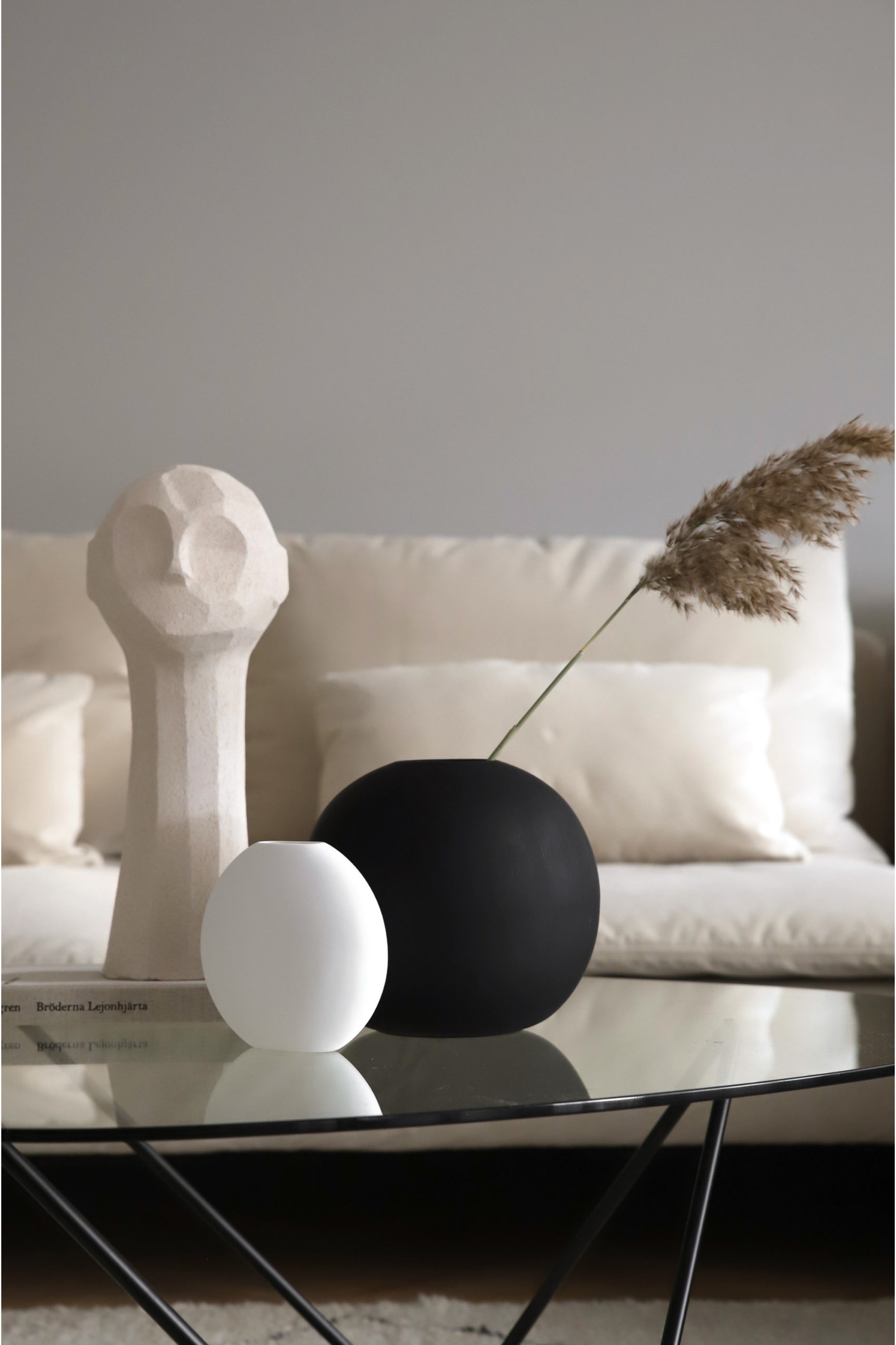 Ball black medium vase