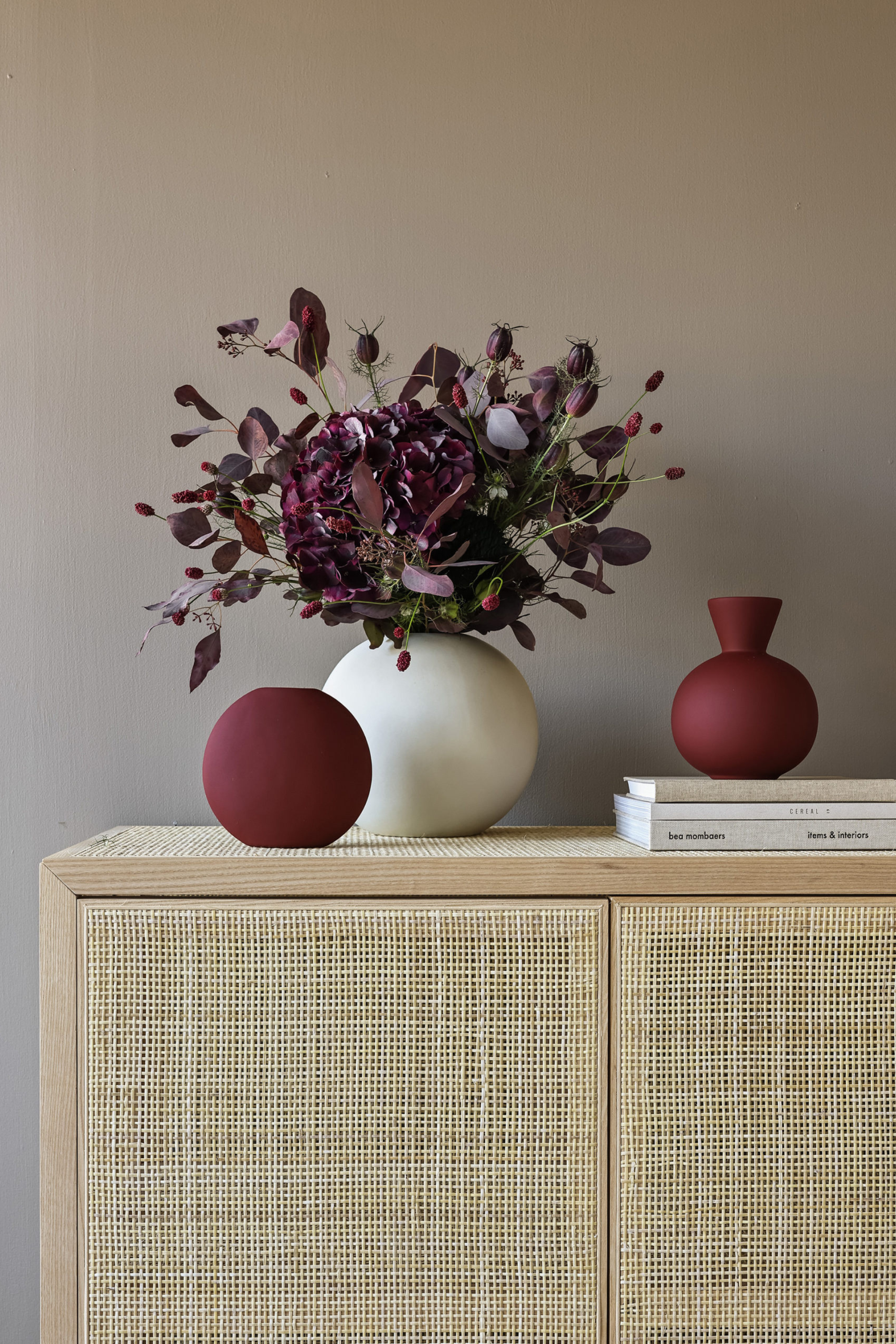 Pastille dark red vase