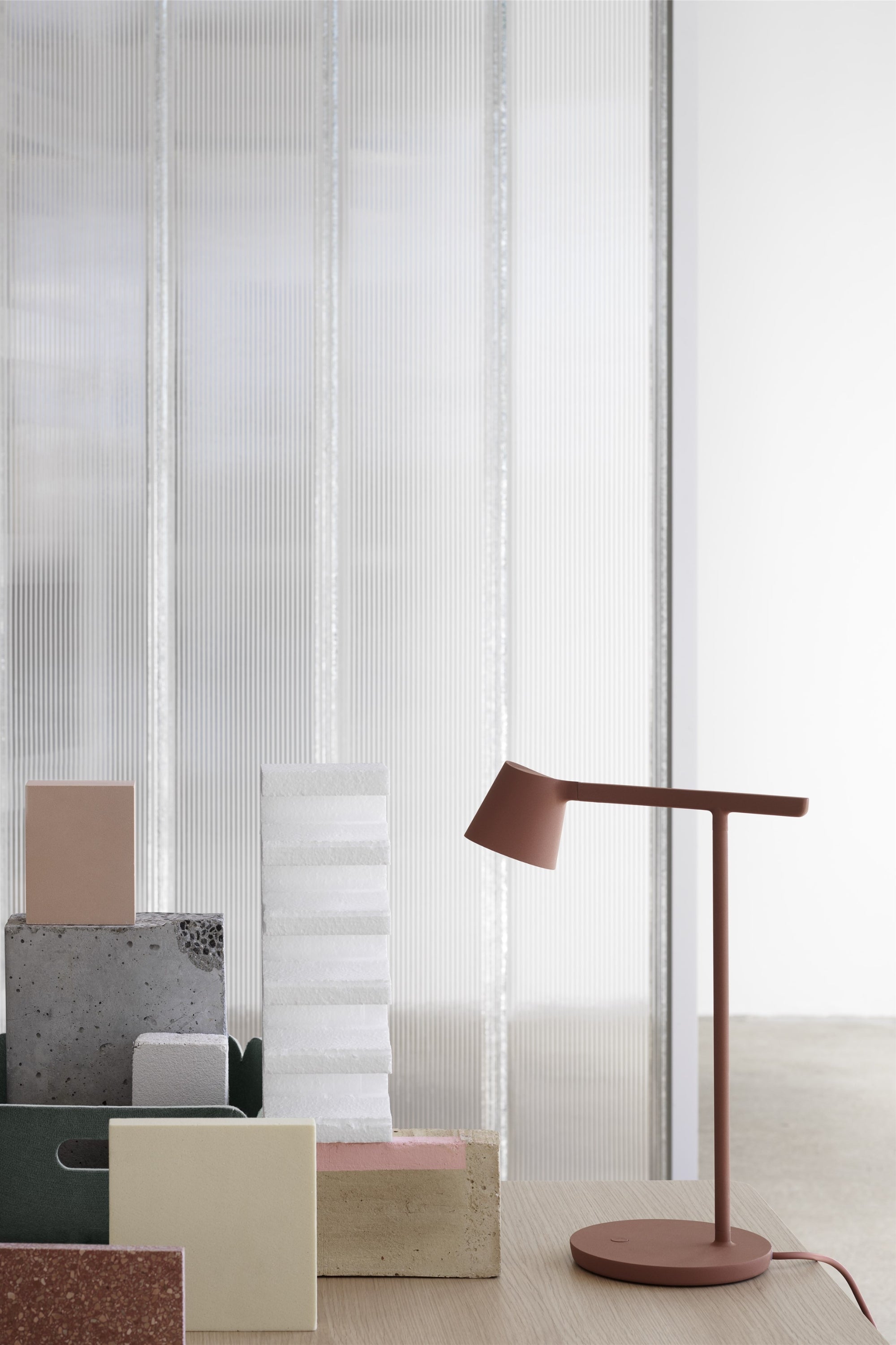 Tip copper brown table lamp