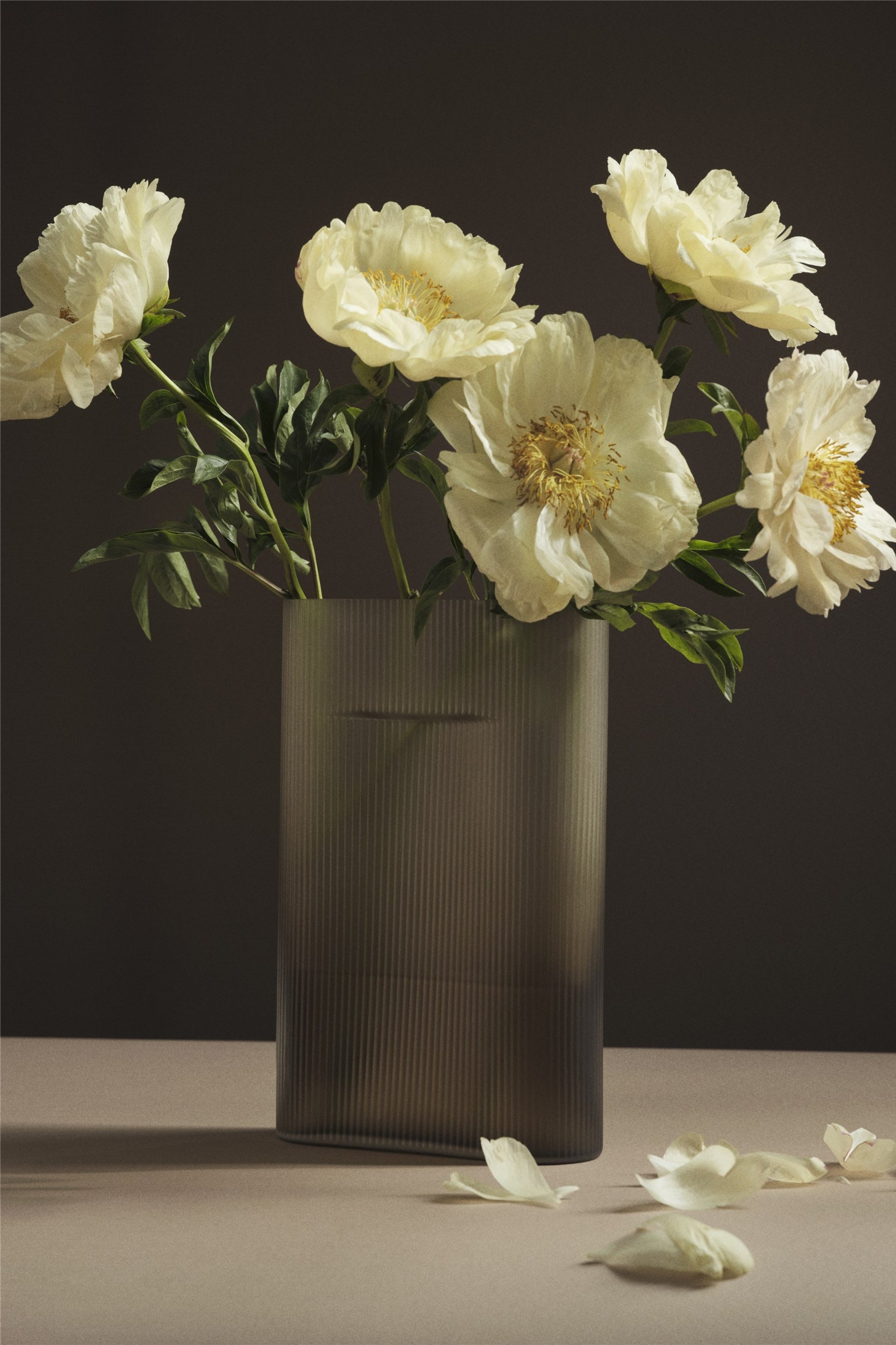 Ridge taupe frosted glass vase 35