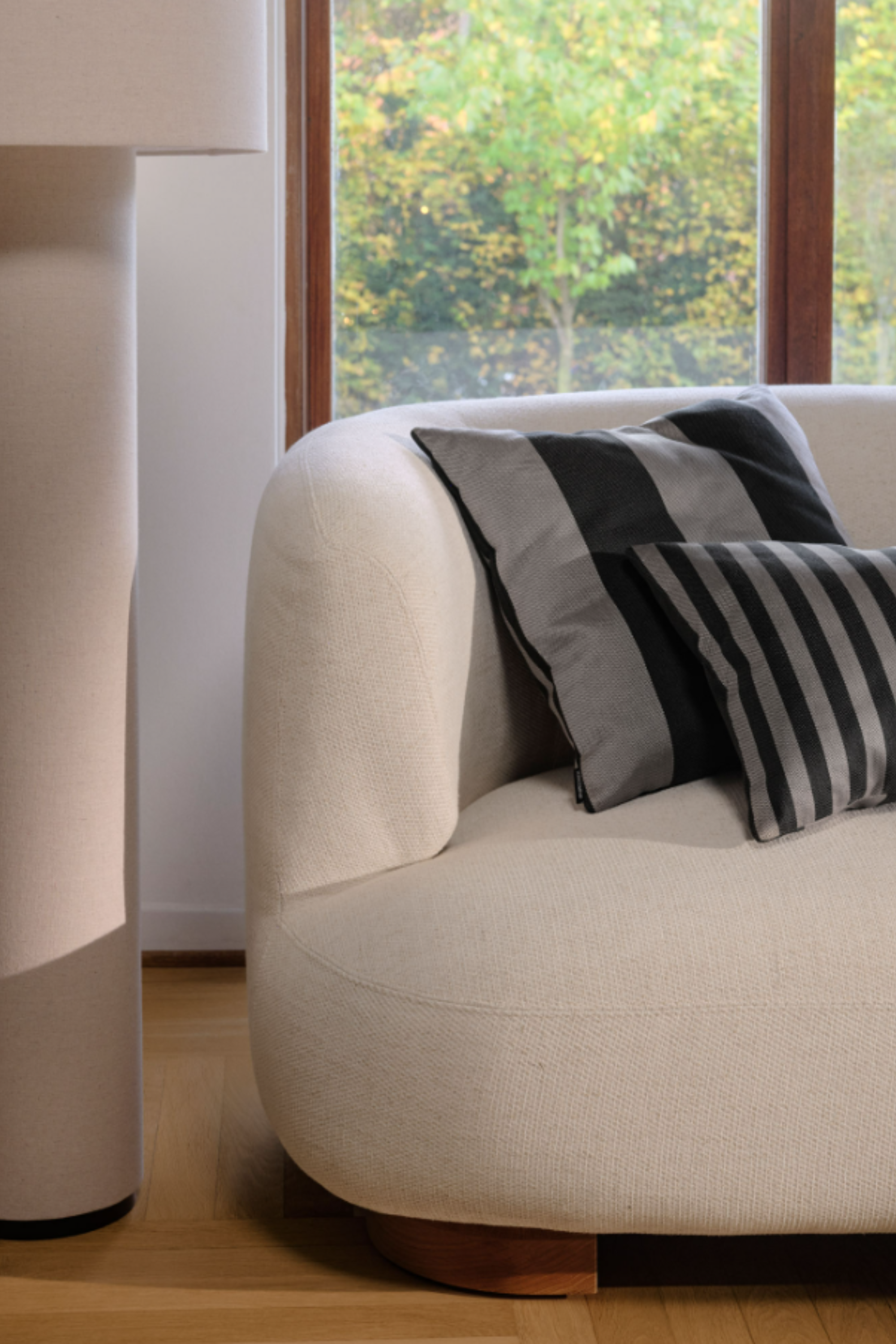 Luna Cushion 40x60 Straight Latte Black