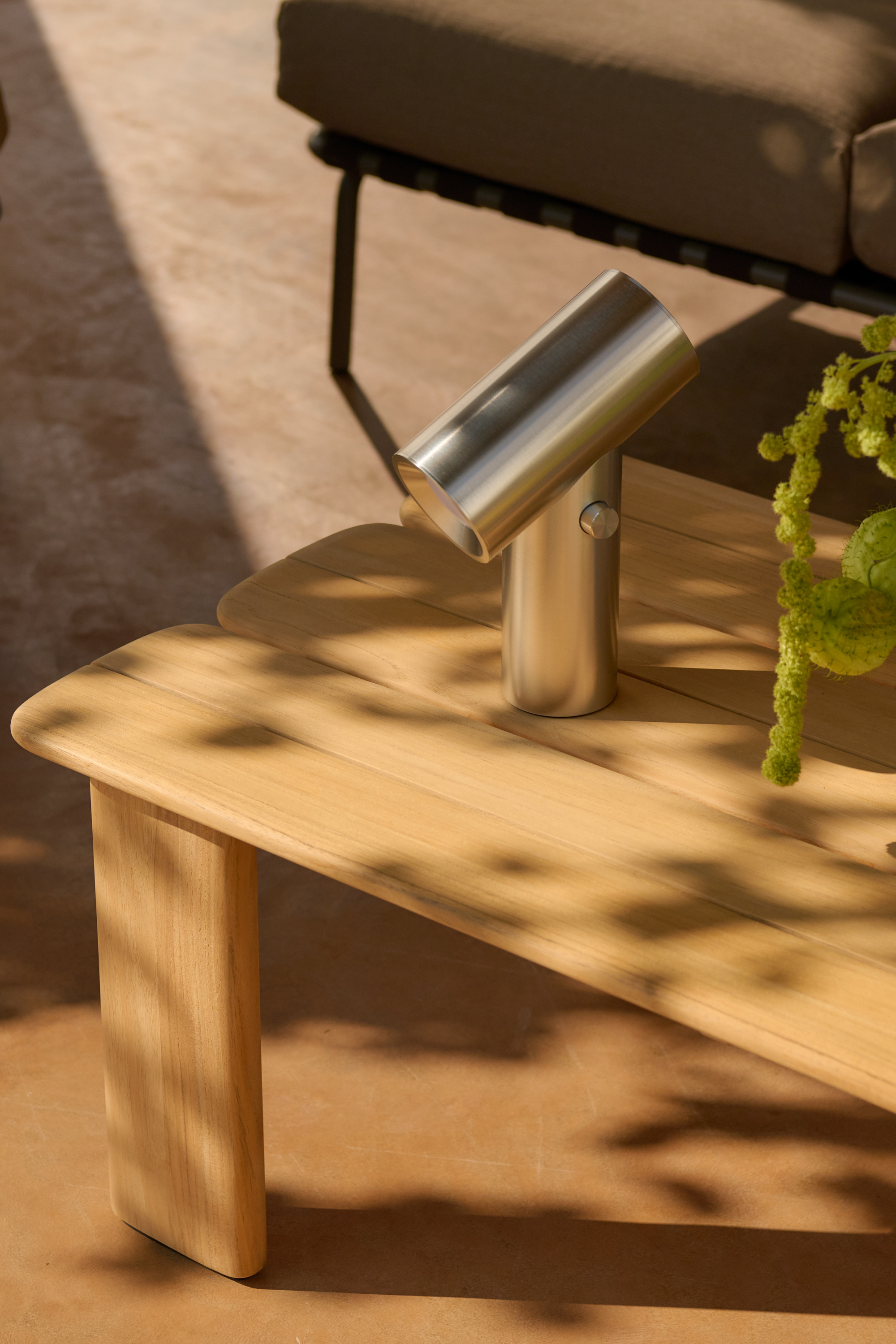 Assemble Dohányzóasztal 135 x 55 cm