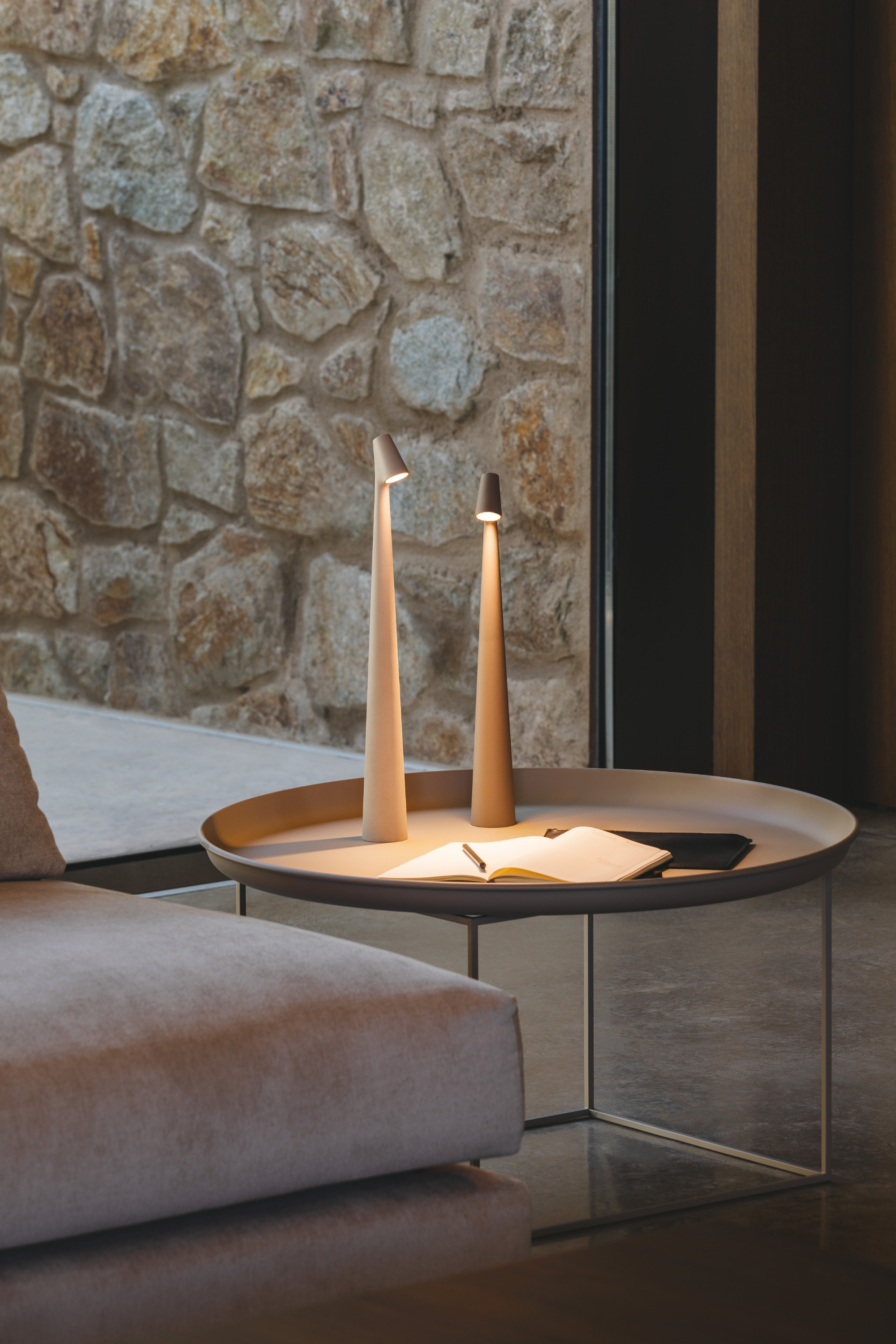 Africa 5585 portable lamp beige