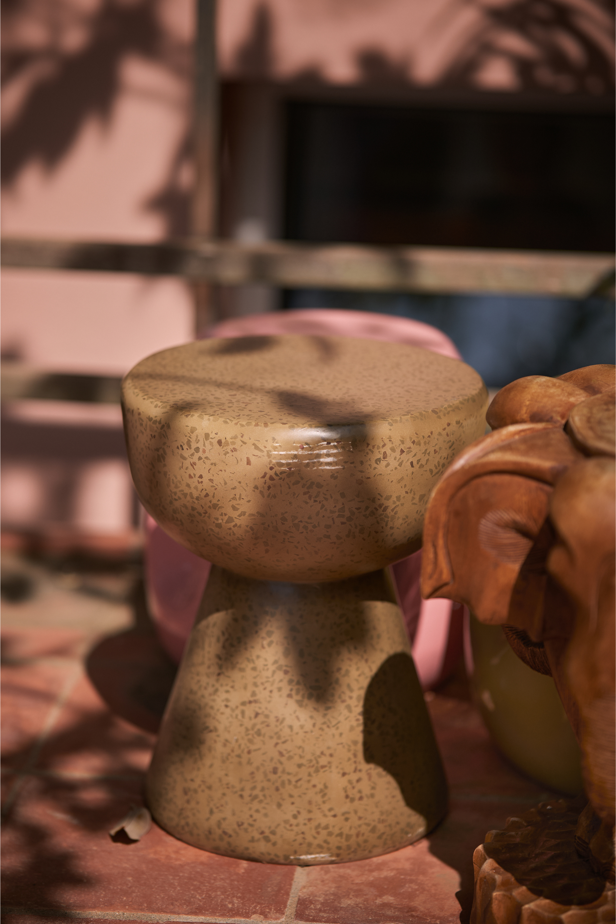 Terrazzo pebble lerakóasztal