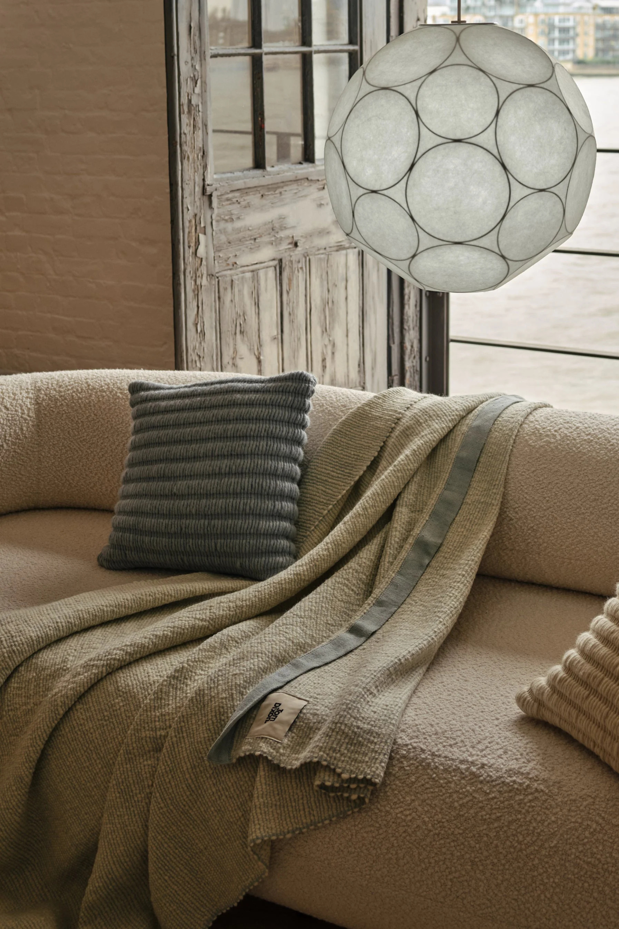 Thread Throw Sky Blue & white