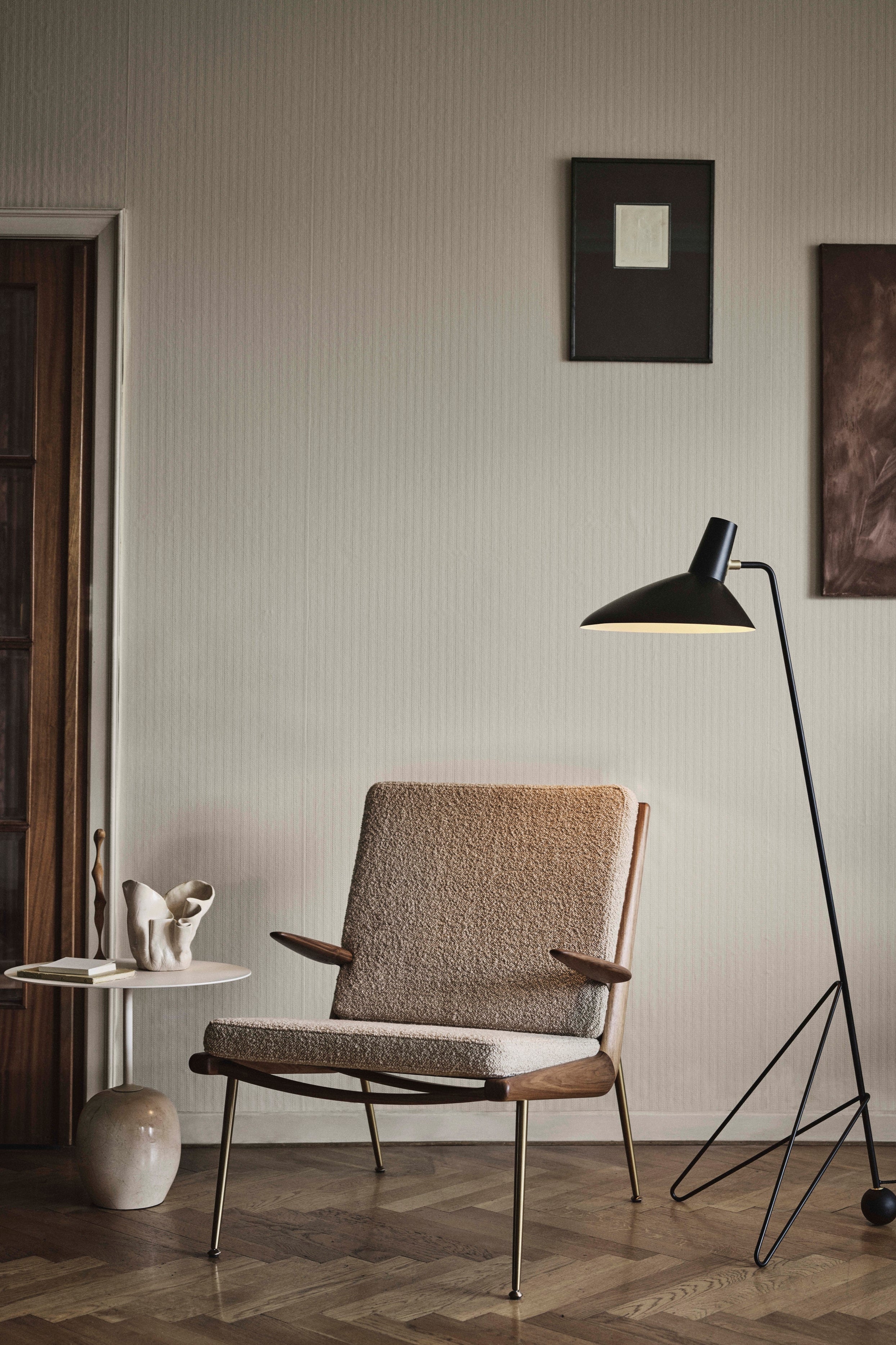 Boomerang HM2 Oiled Walnut Brass Lounge Chair | &Tradition | Home of Solinfo