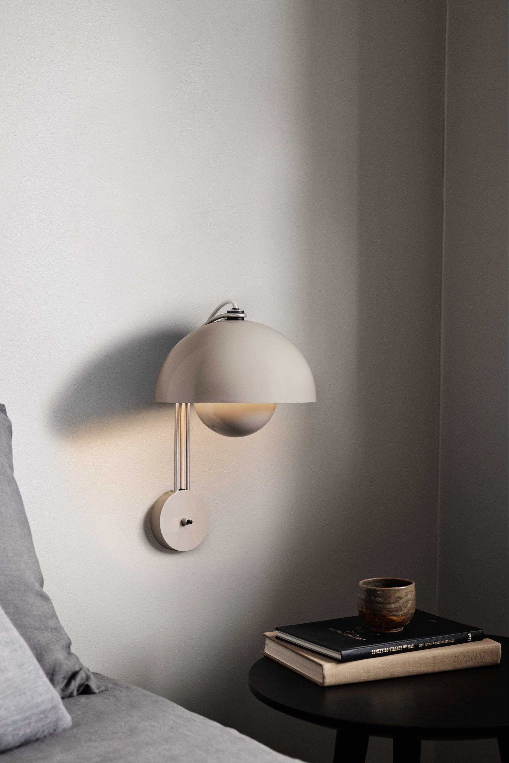 Flowerpot VP8 Grey Beige | &Tradition | Home of Solinfo | 
