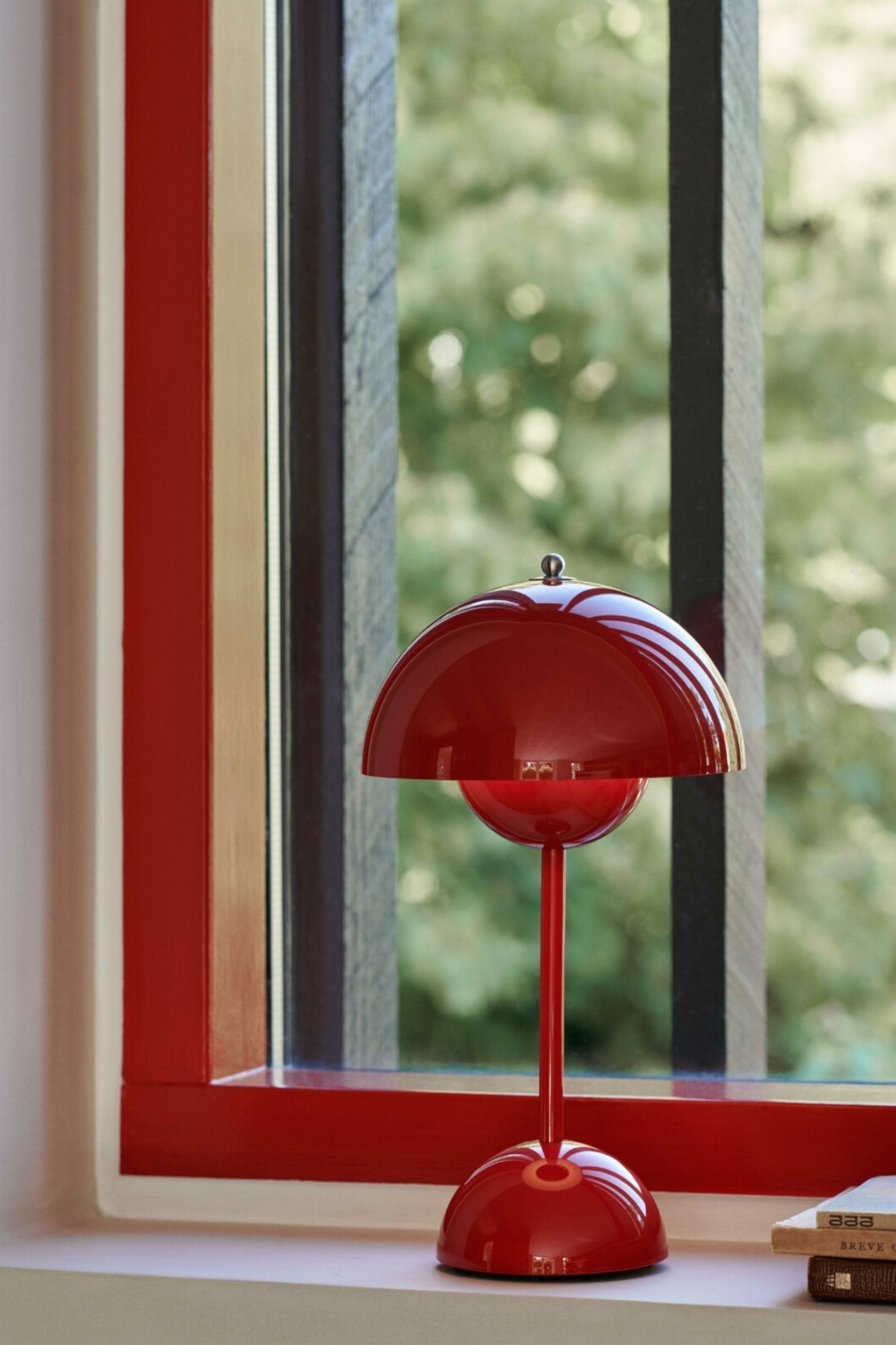 Flowerpot VP9 vermilion red lamp