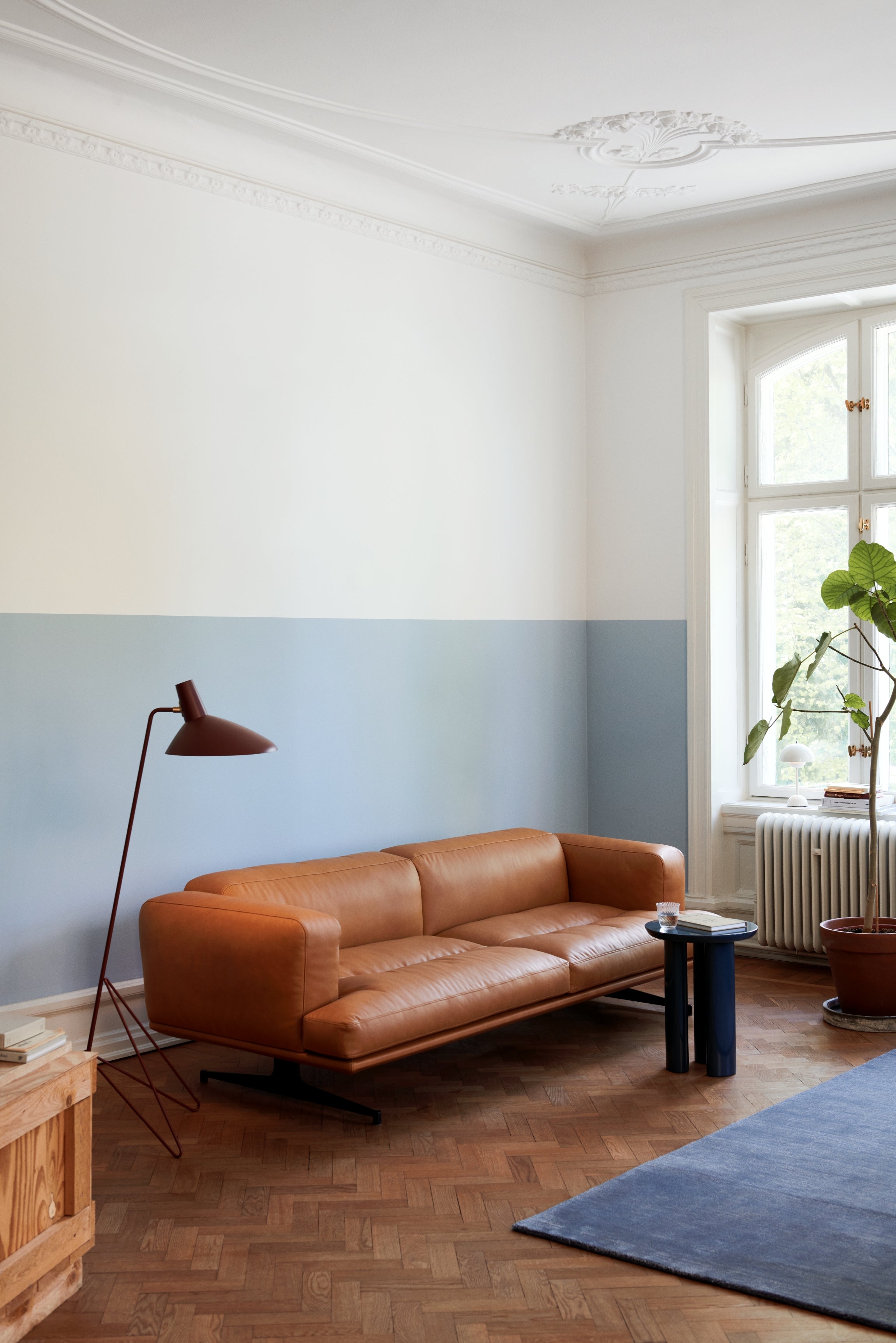 Inland AV23 Noble Cognac Leather | &Tradition | Home of Solinfo 