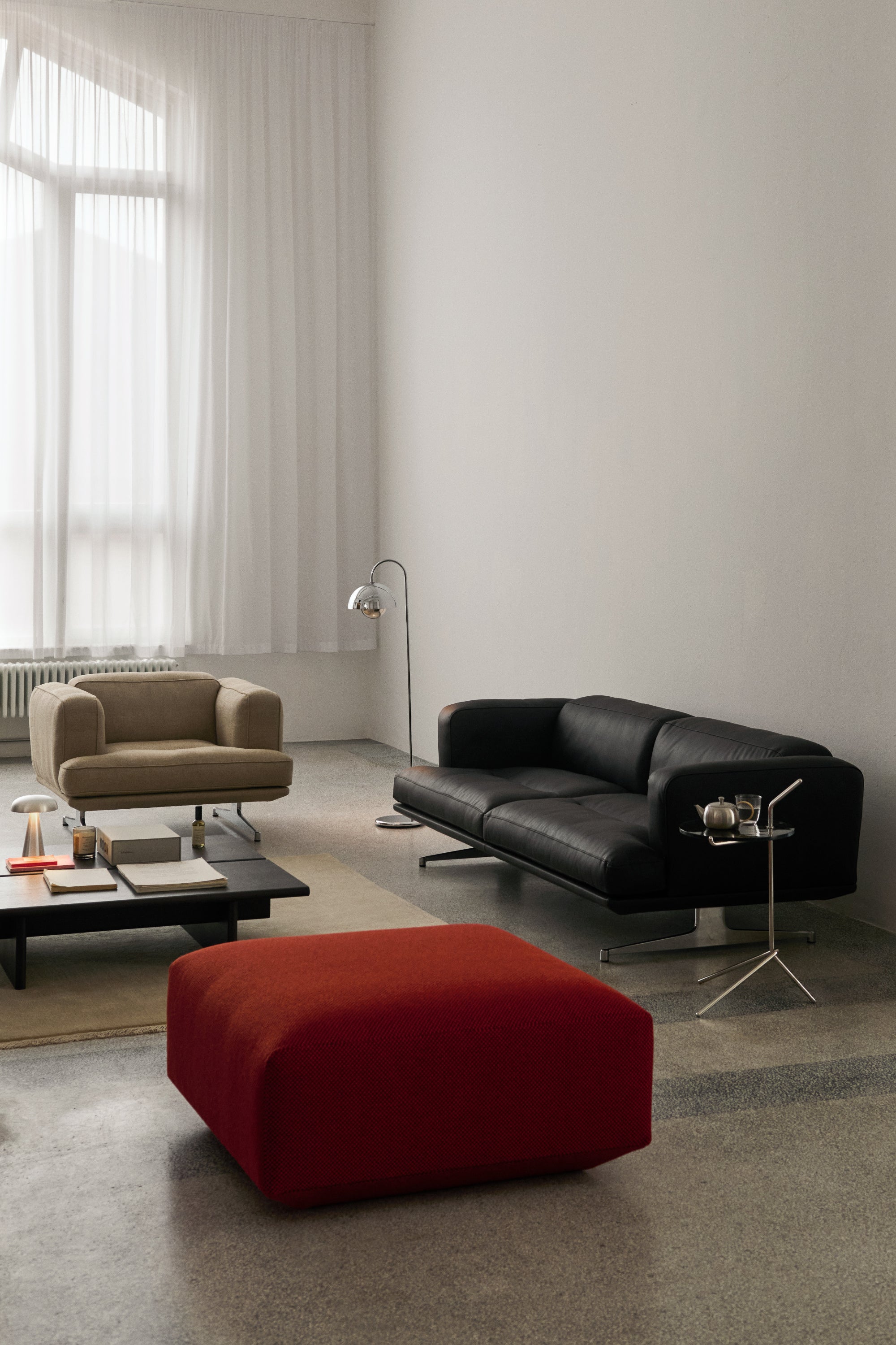 Inland AV23 sofa noble black leather