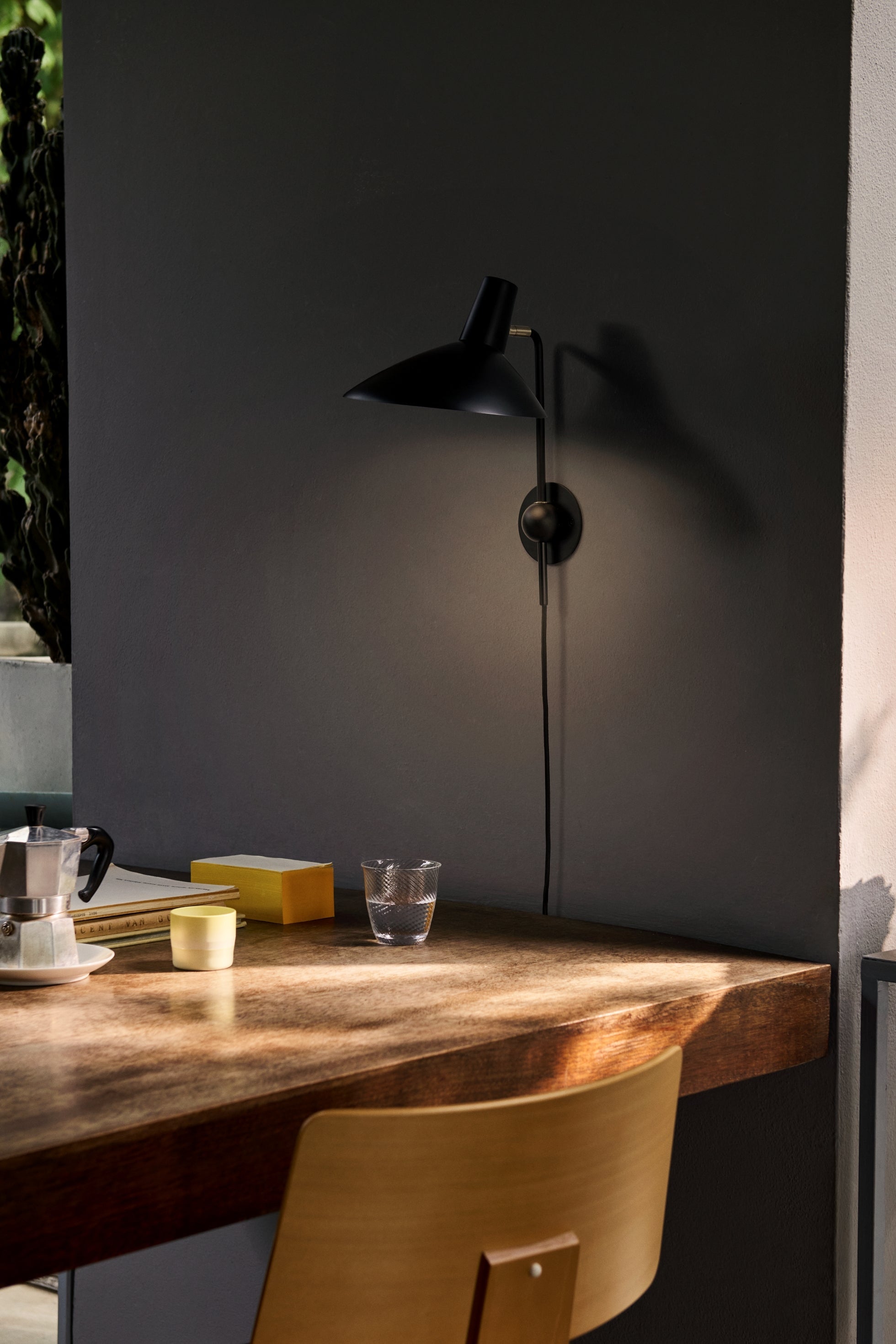 Tripod HM12 Wall Lamp Black | &Tradition | Home of Solinfo | 