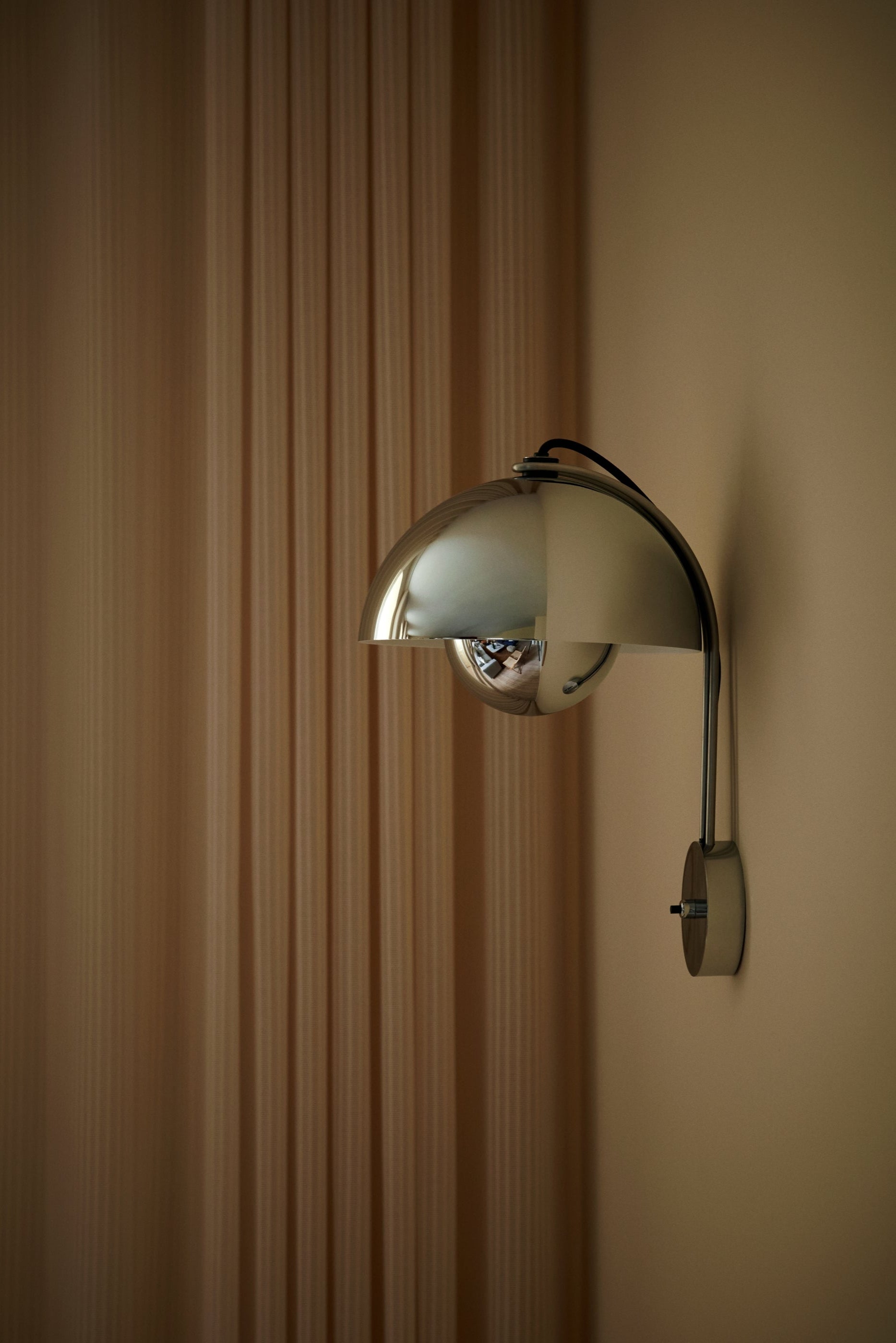 Flowerpot VP8 Chrome | &Tradition | Home of Solinfo | 