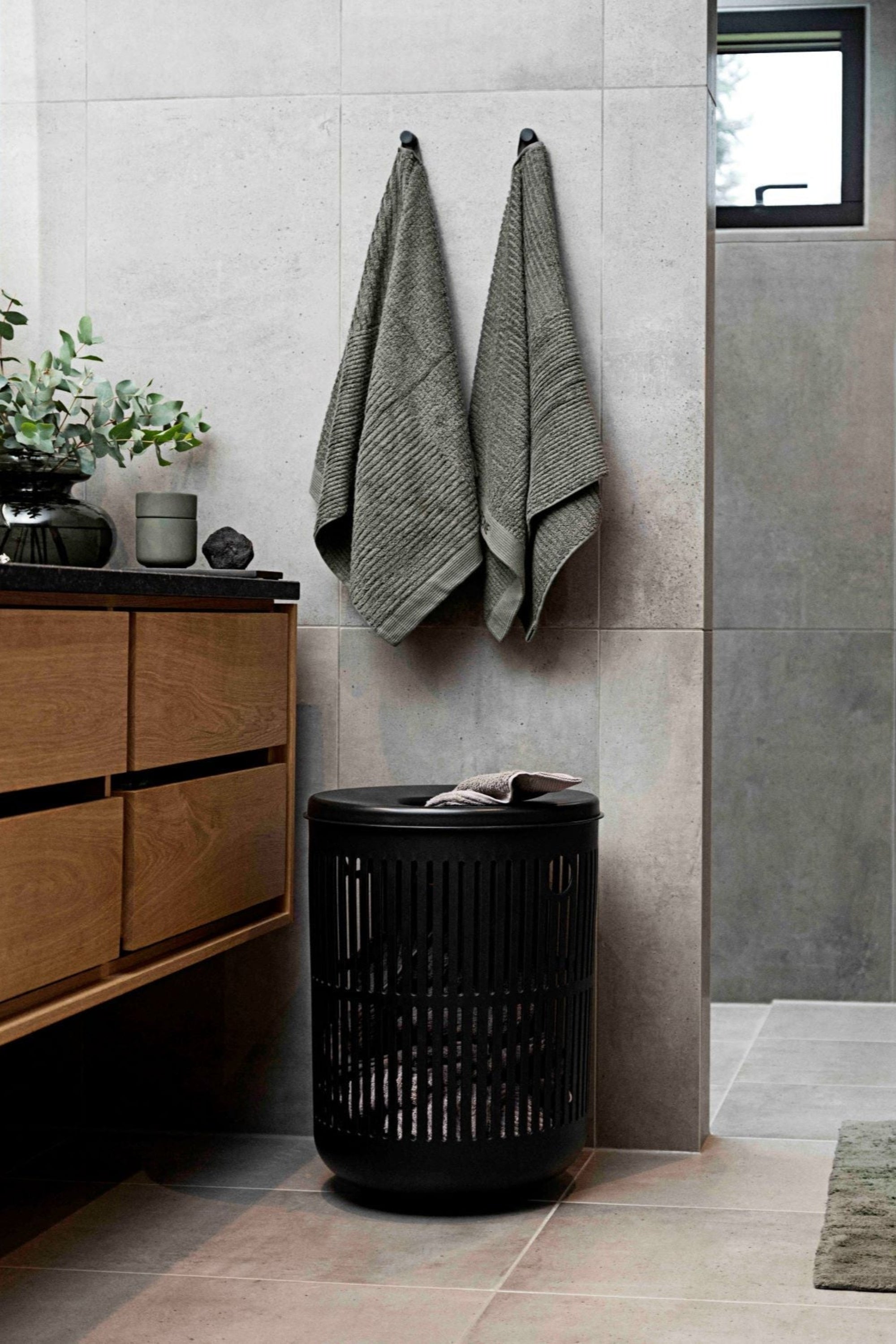 Ume Laundry Basket Black | Zone Denmark | Home of Solinfo