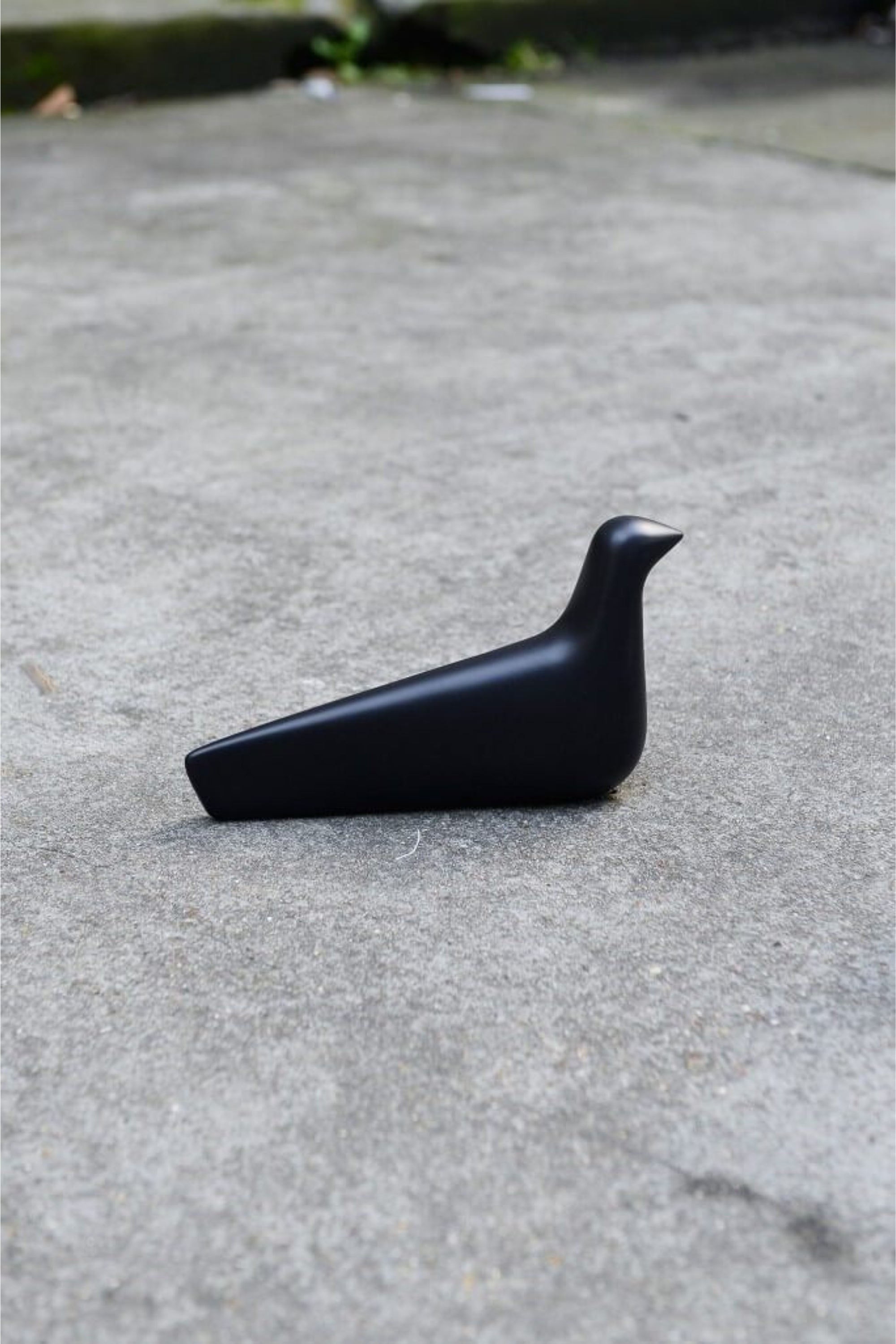 L'Oiseau charcoal ceramic bird