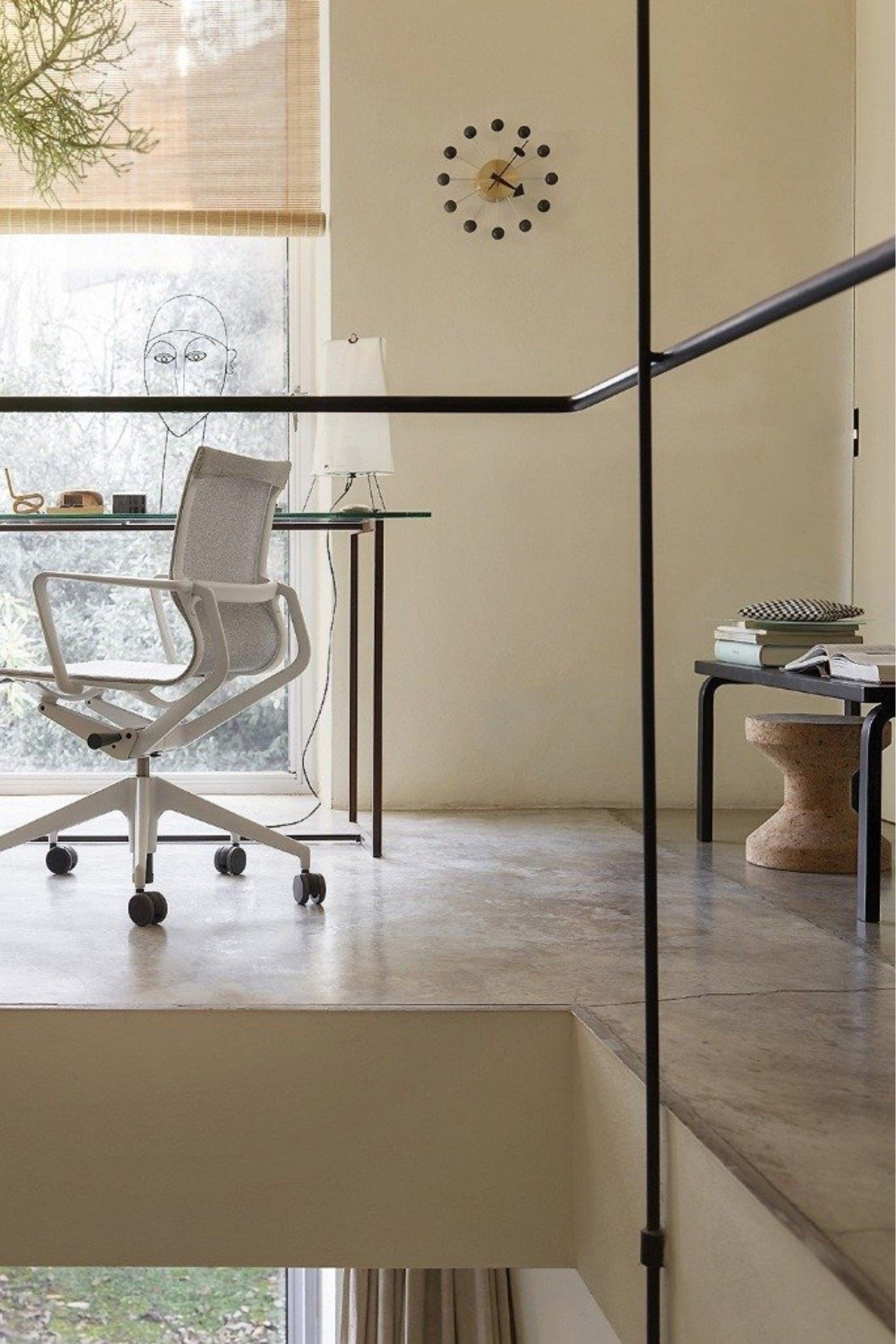 Ball fekete falióra