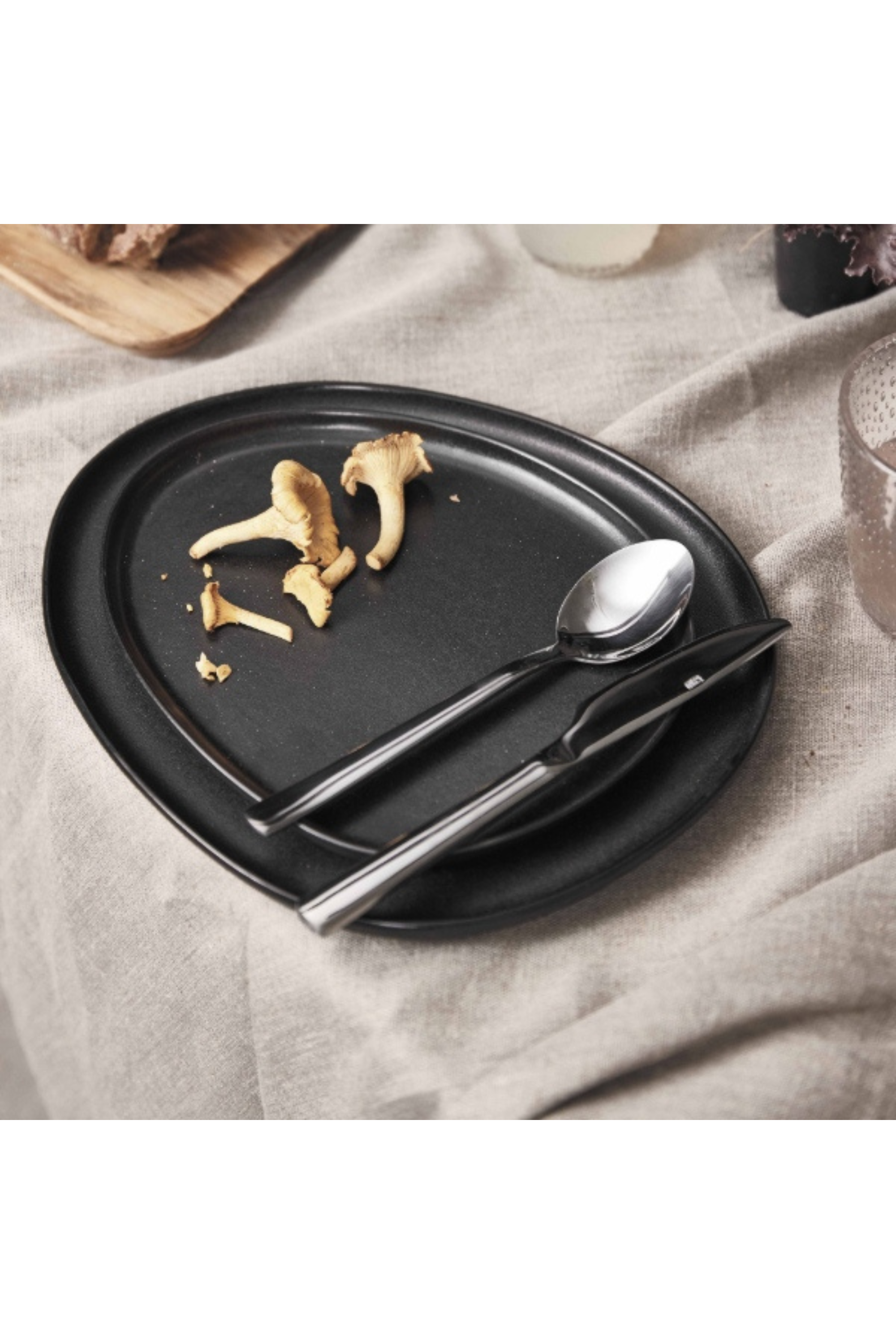 RAW Organic Titanium Black - dinner plate