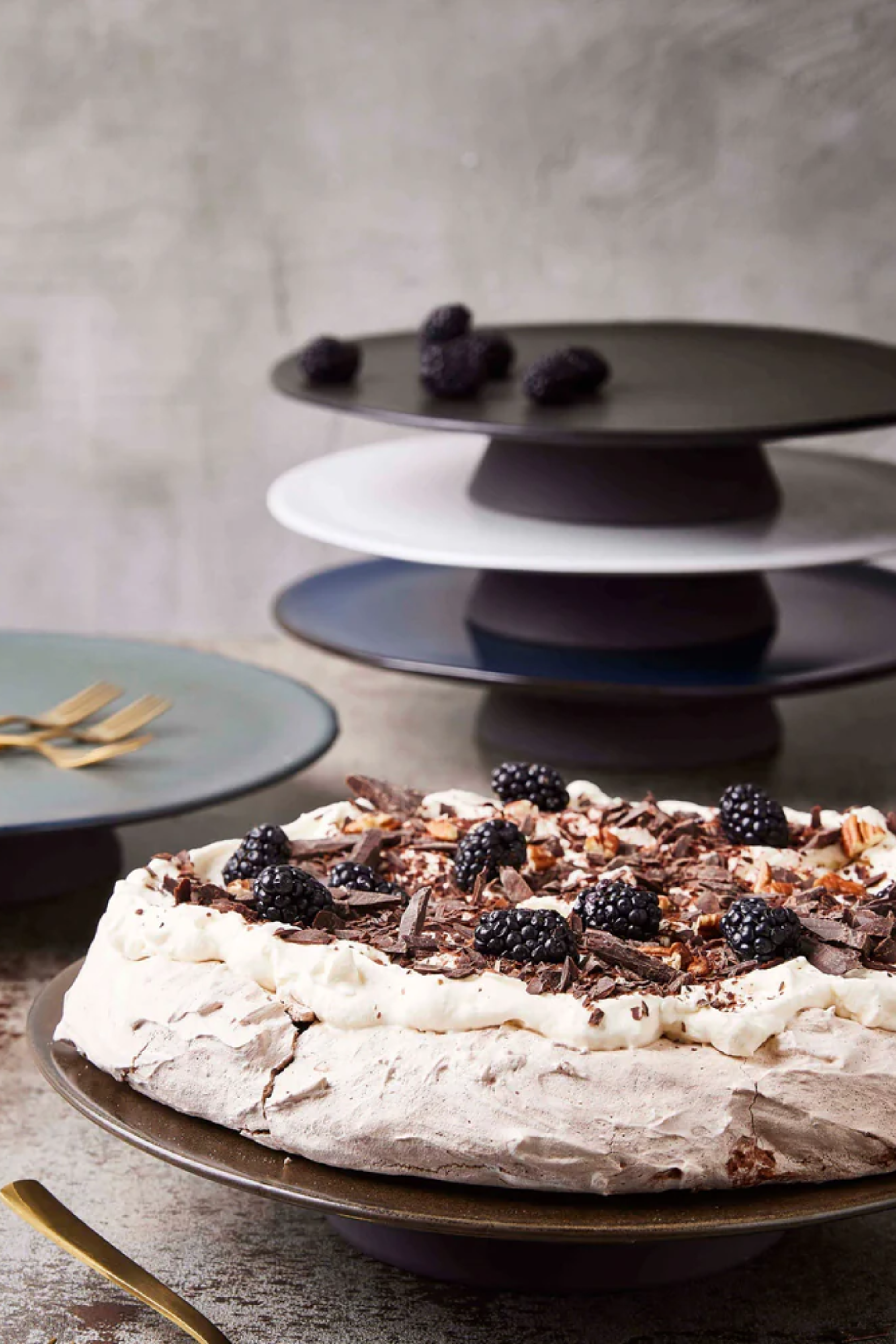 RAW Titanium Black - cake stand on foot