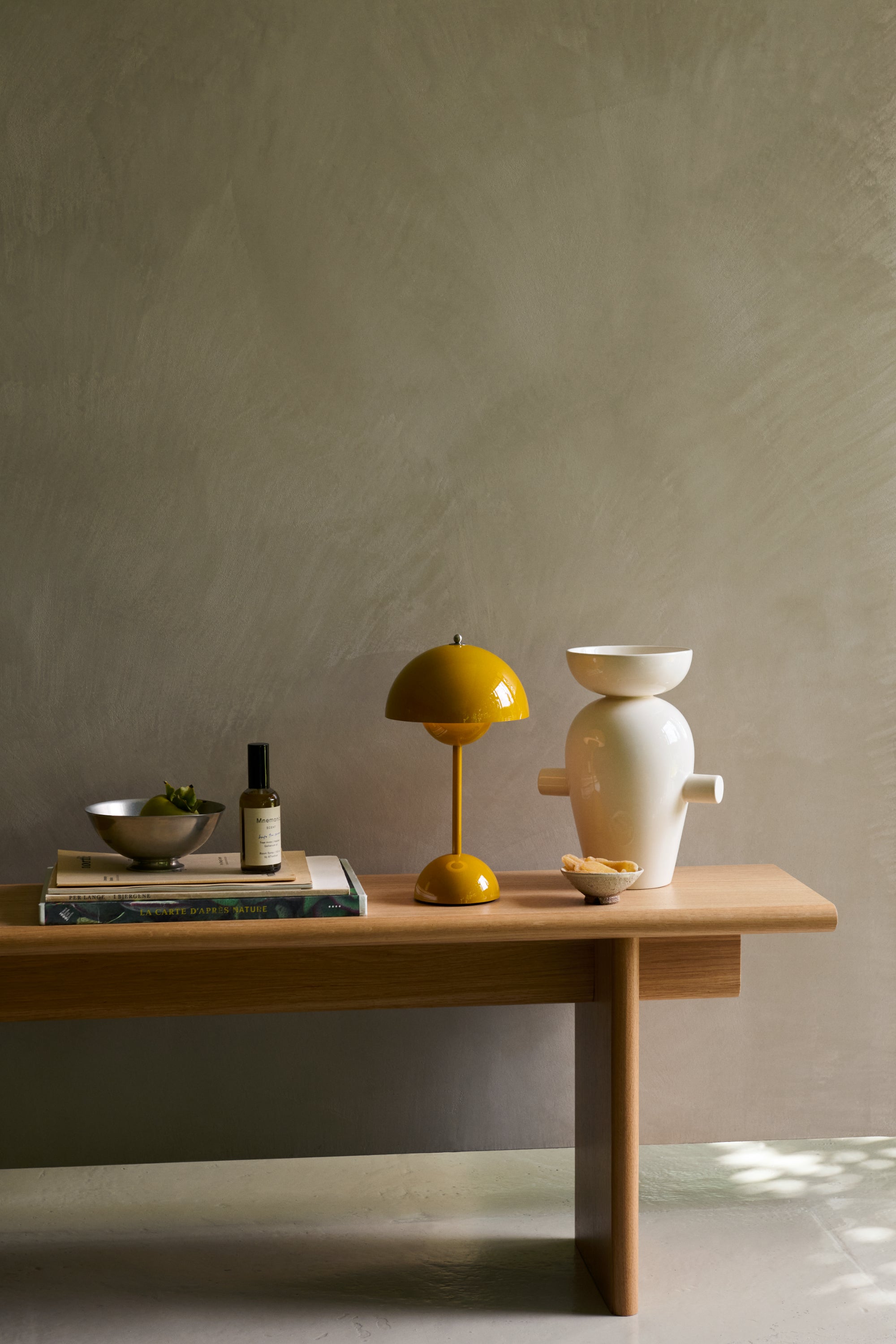 Momento JH40 cream vase