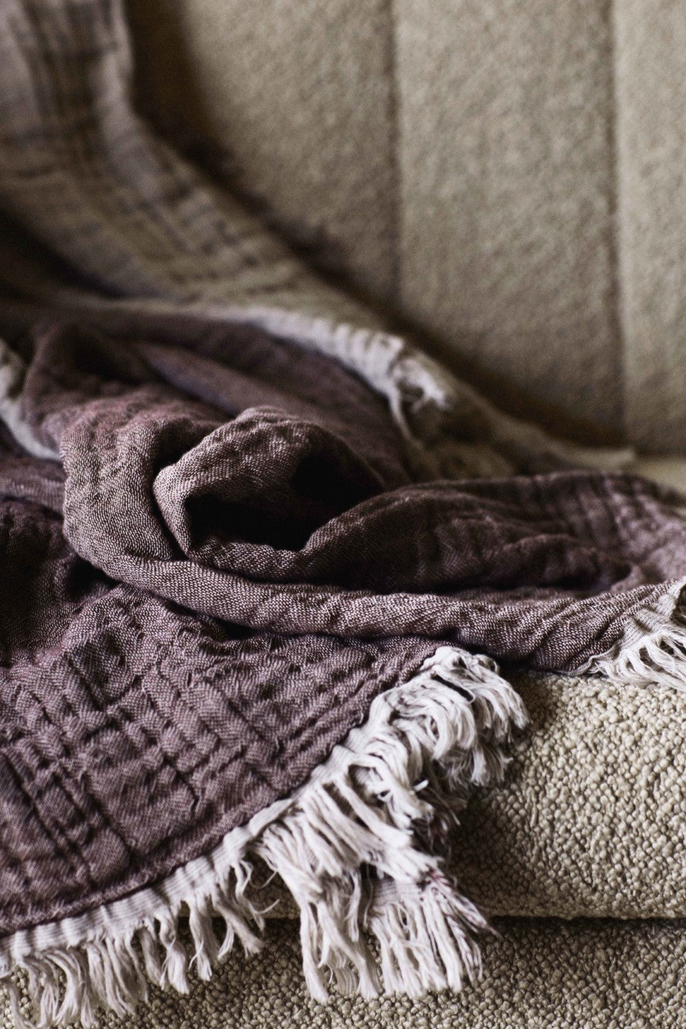 Collect Throw SC33, Cloud&Burgundy | &Tradition | Home of Solinfo
