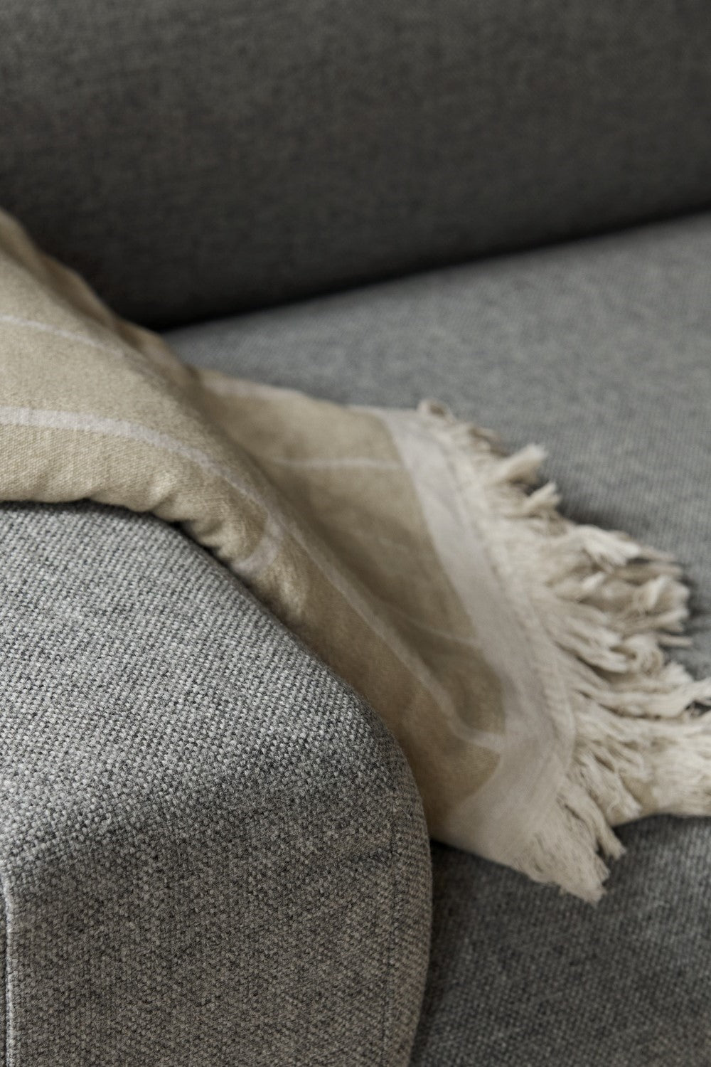 Untitled AP10 light beige throw | &Tradition | Home of Solinfo