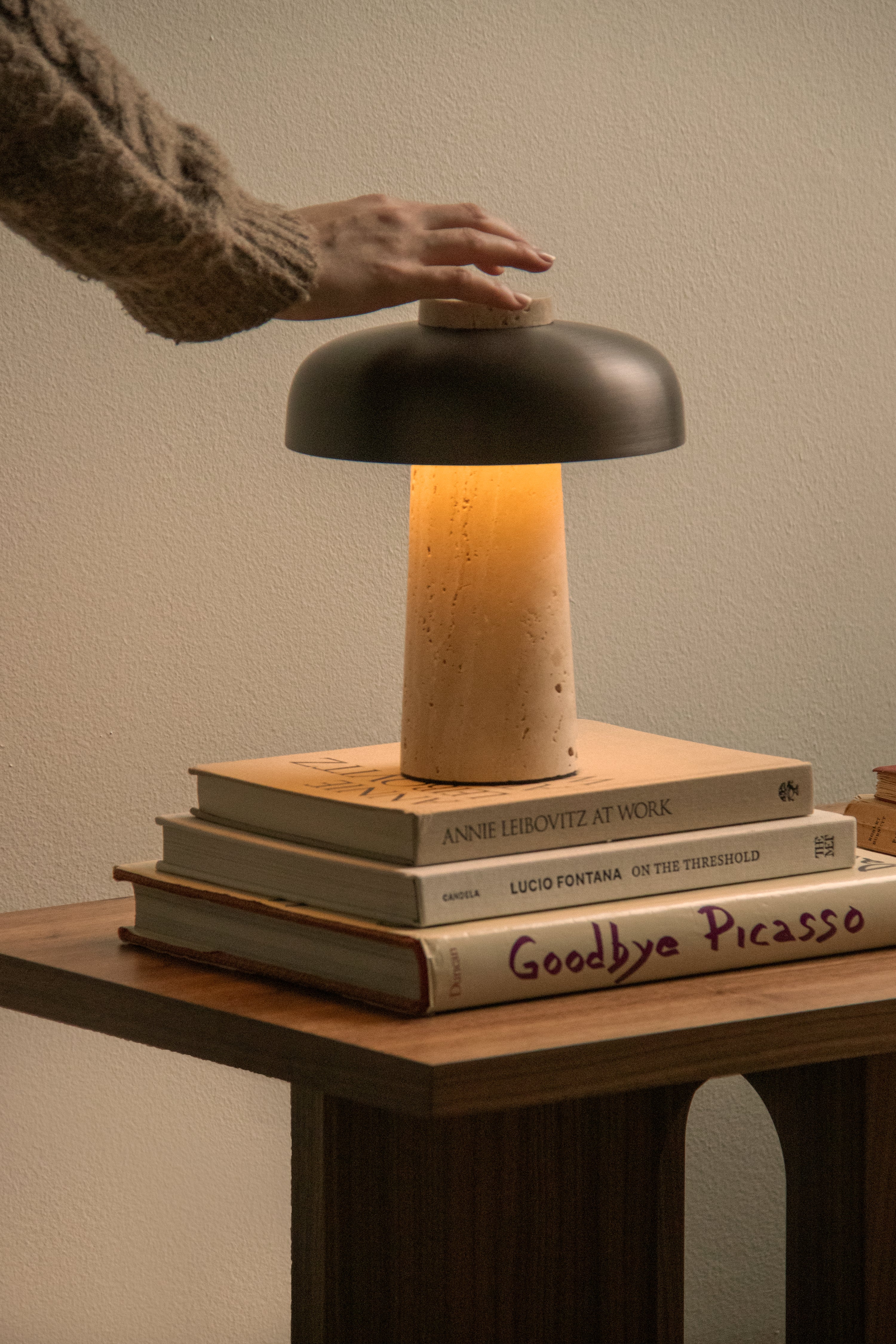 Reverse table lamp, portable