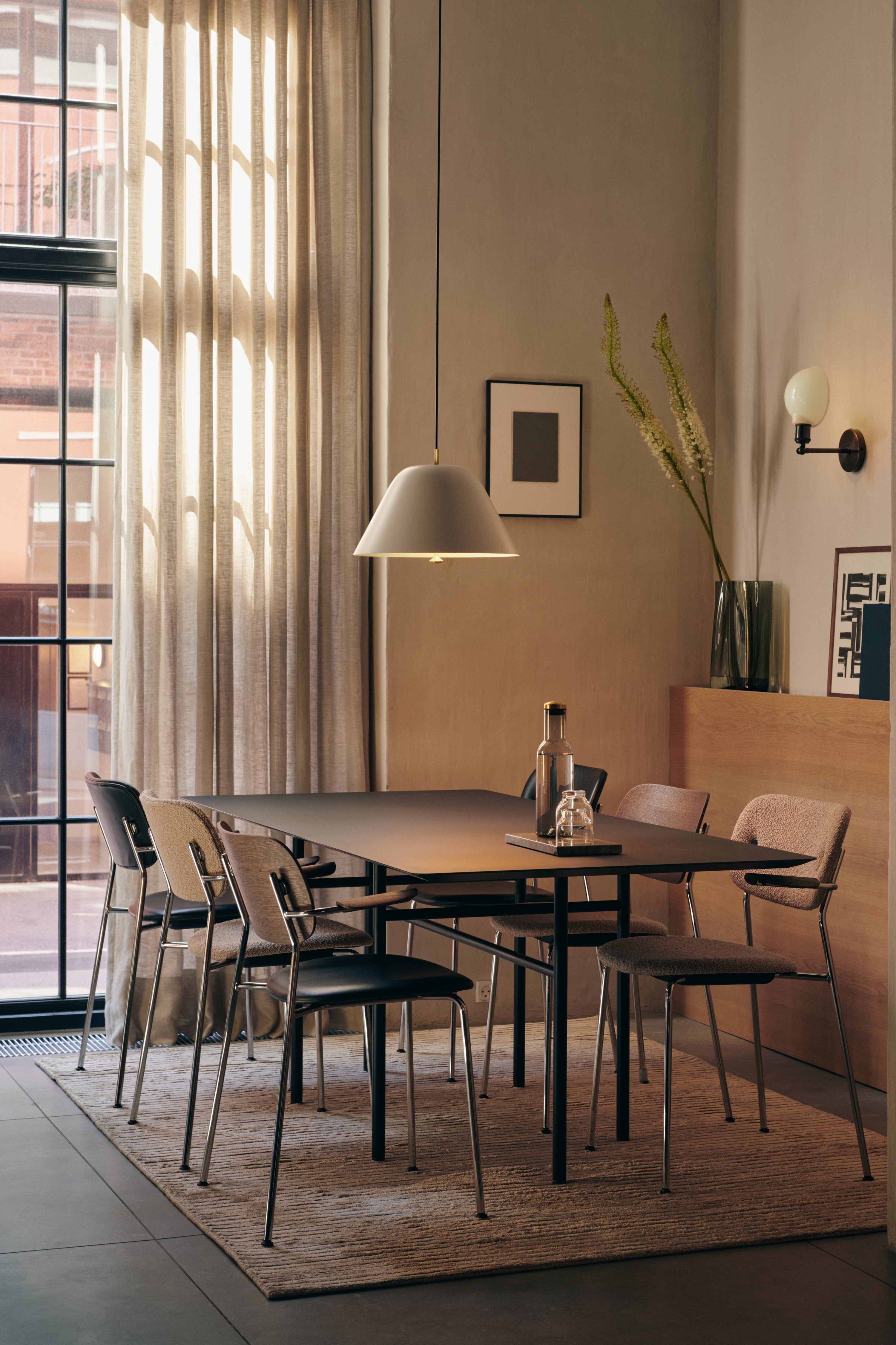 Snaregade dining table