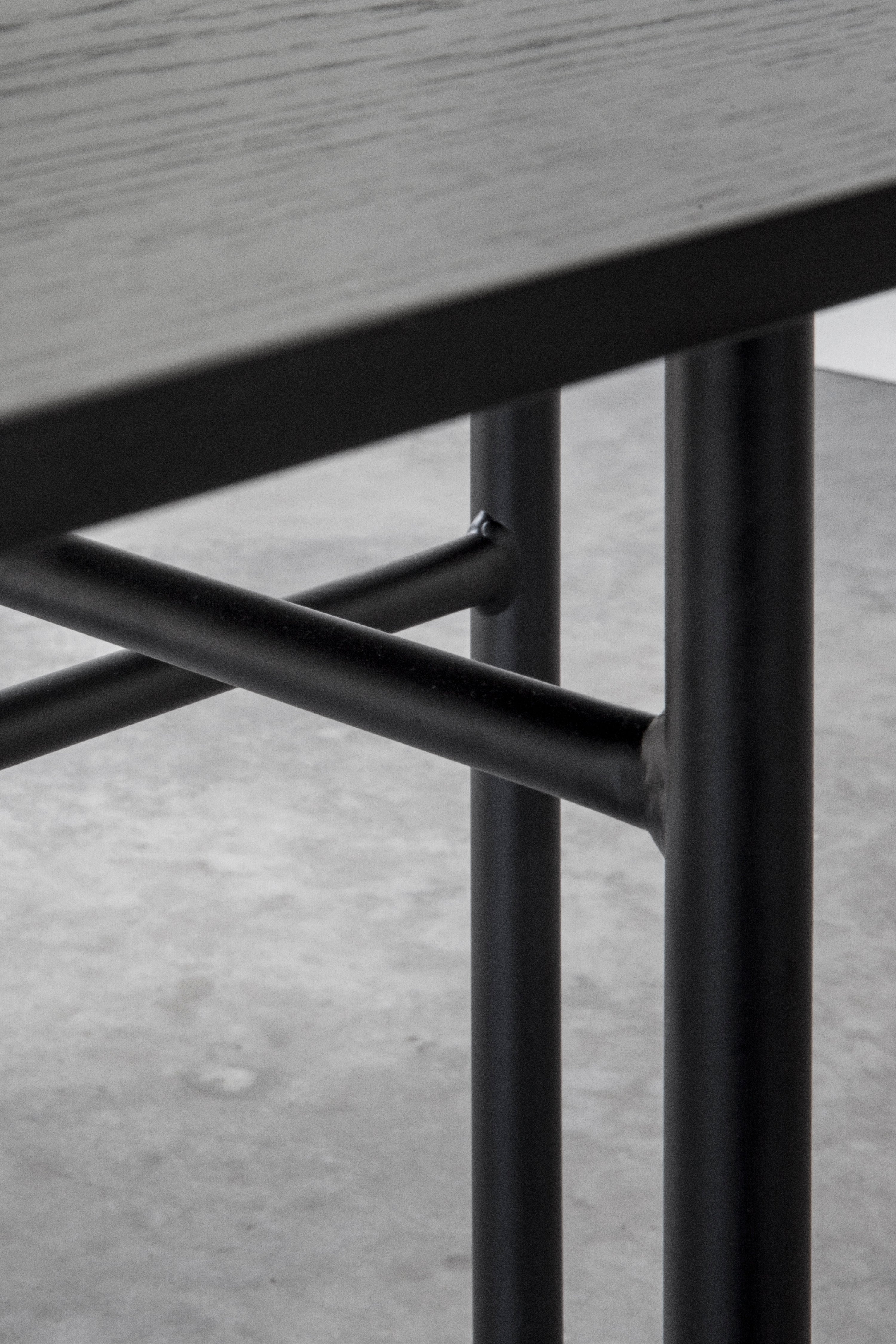 Snaregade dining table