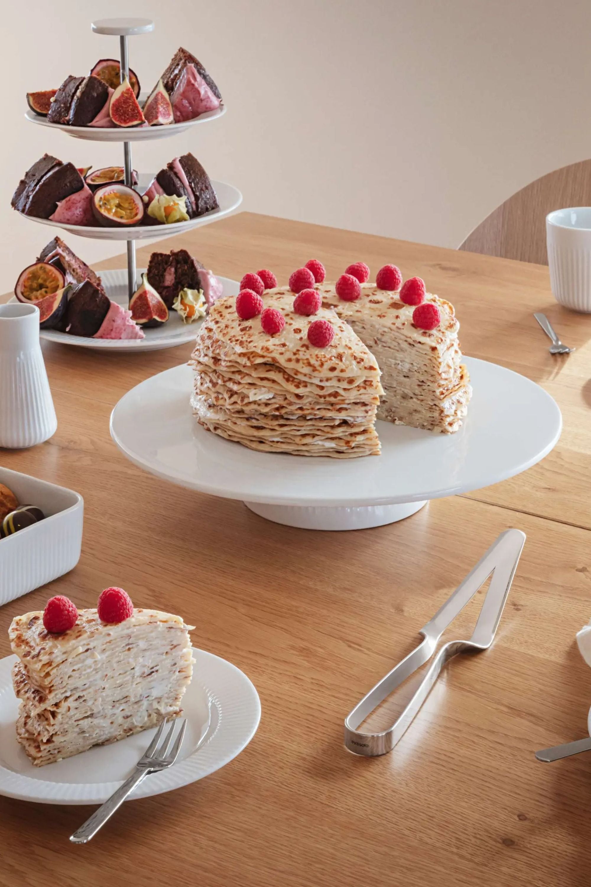 Legio Nova Dish on stand