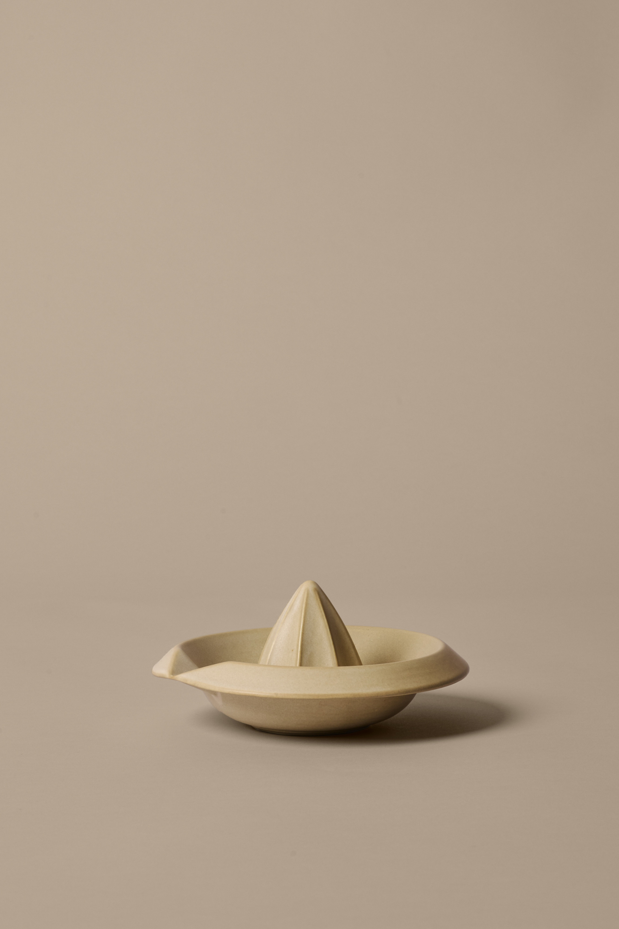 Erena Citrus Juicer - Cream