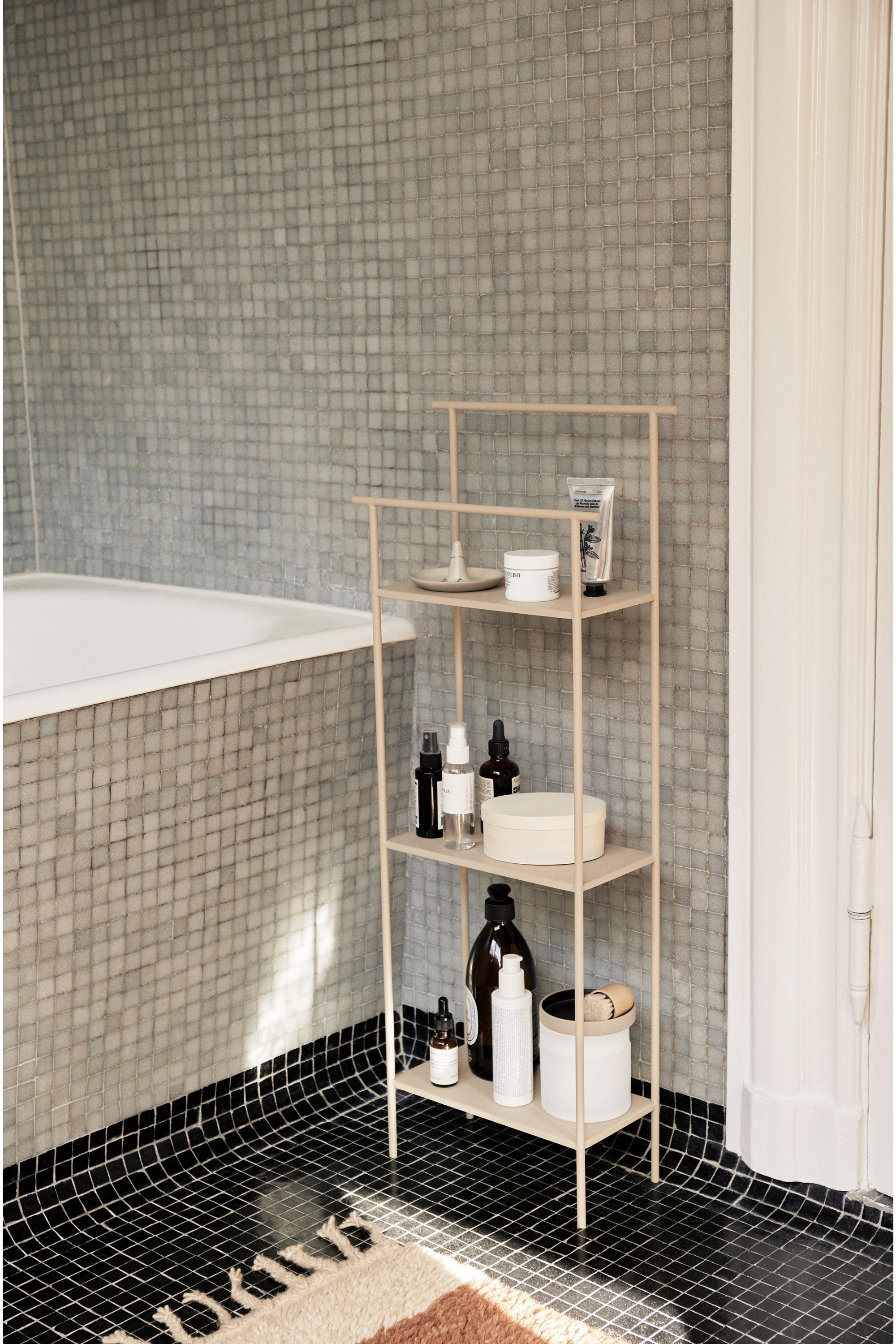 Dora fehér állópolc