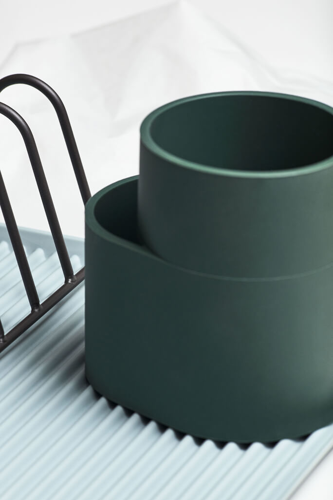 Dish drainer cup