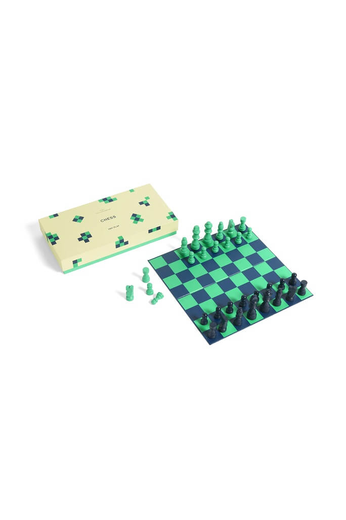 Play chess green