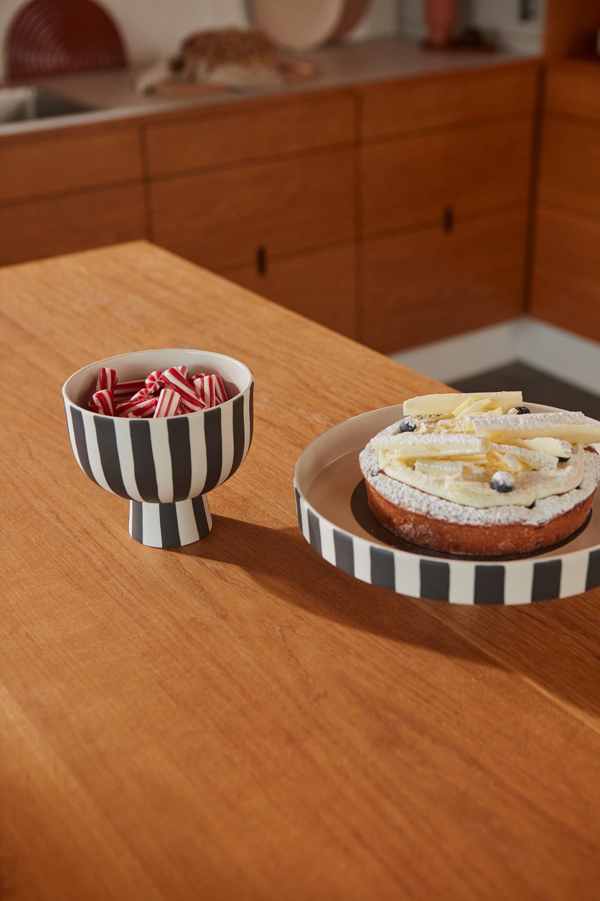 Toppu black/white medium bowl